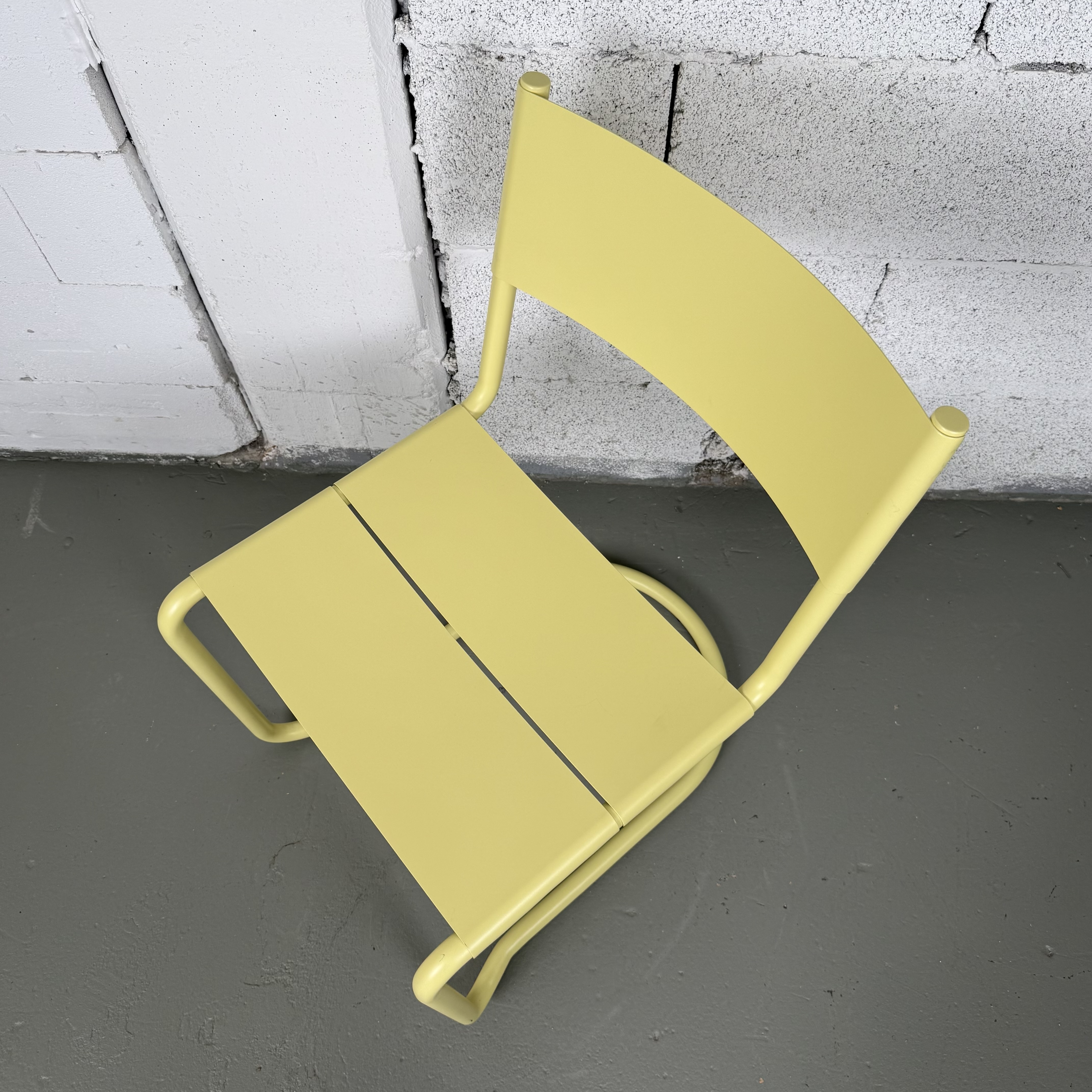 Nine Stuhl Sine in Gelb