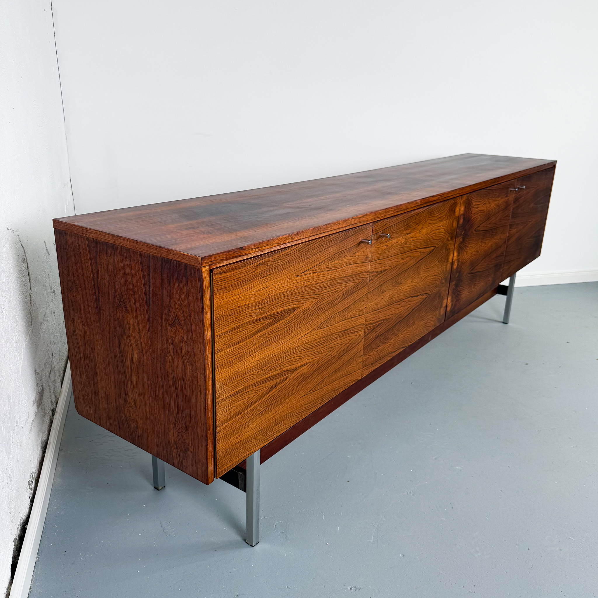 Hochwertiges Rosenholz Sideboard aus den 60er Jahren