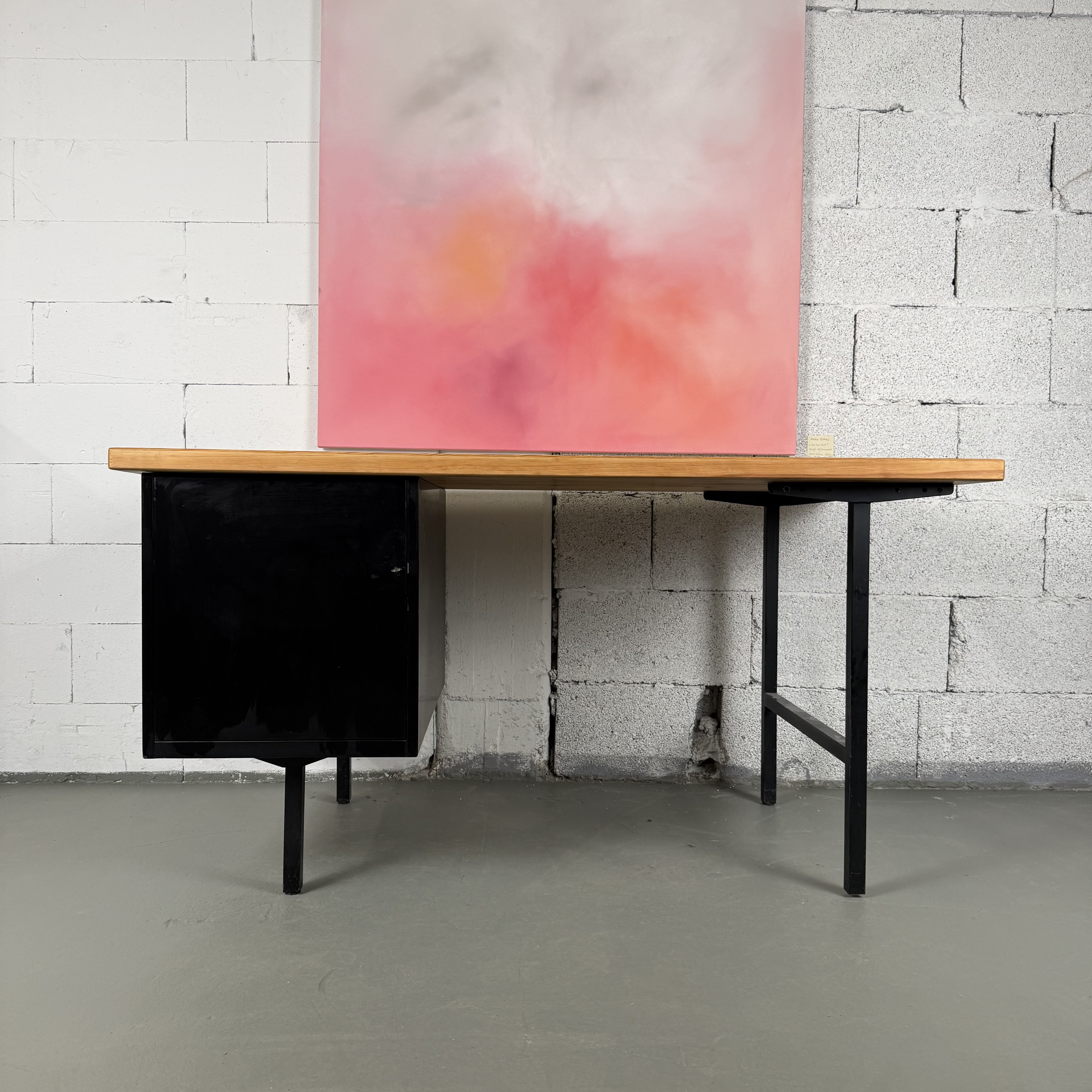 Schwarzer Bauhaus Schreibtisch aus Metall