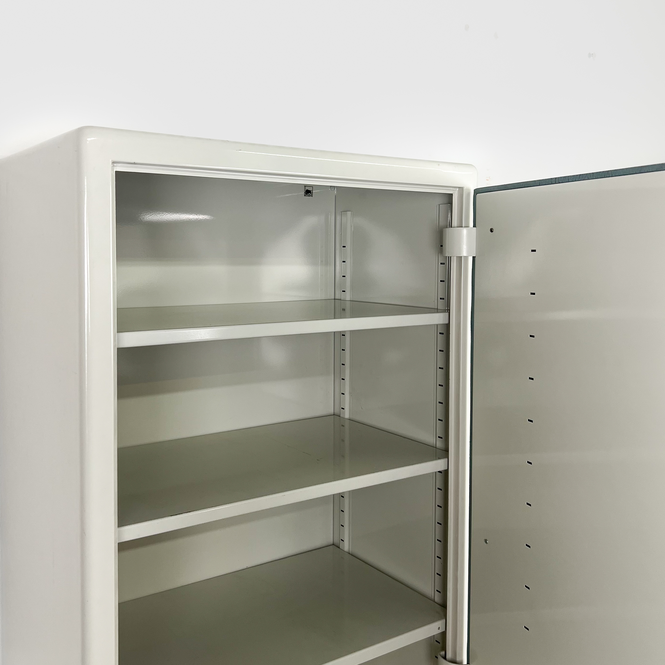 Bauhaus Arztschrank von Schmitz Stahlmöbel