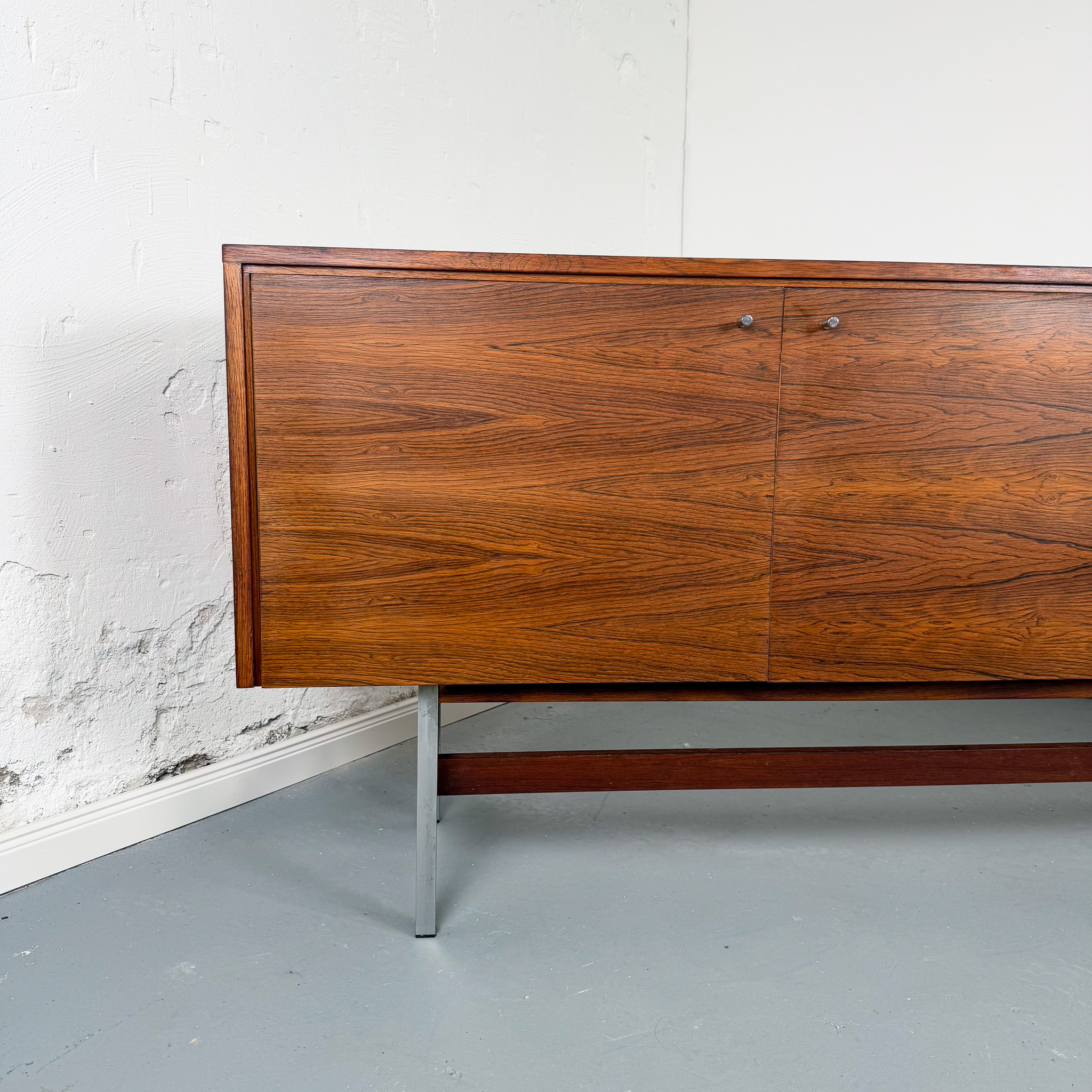 Hochwertiges Rosenholz Sideboard aus den 60er Jahren