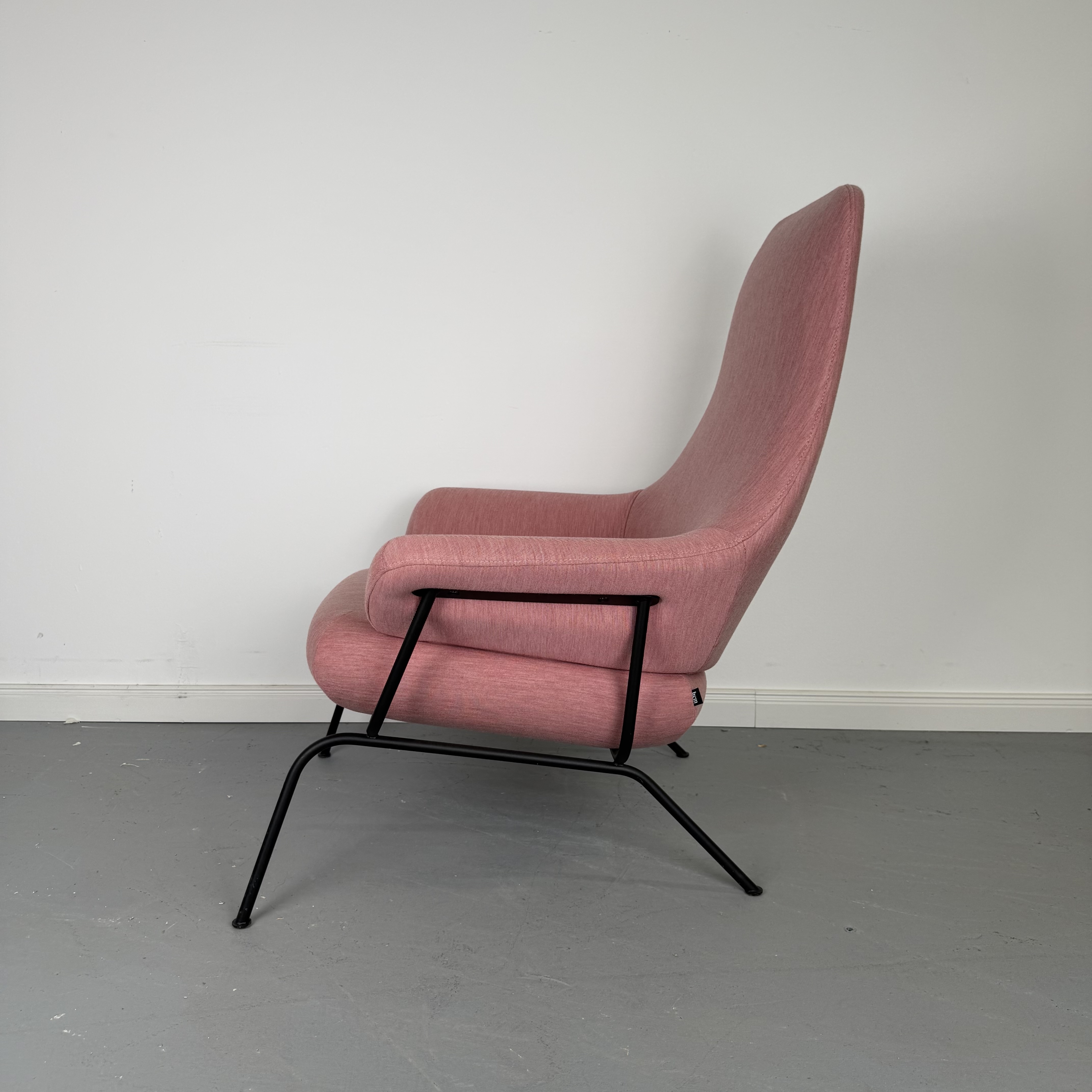 Pinker "Hai" Lounge Chair von Hem Pinker "Hai" Lounge Chair von Hem
