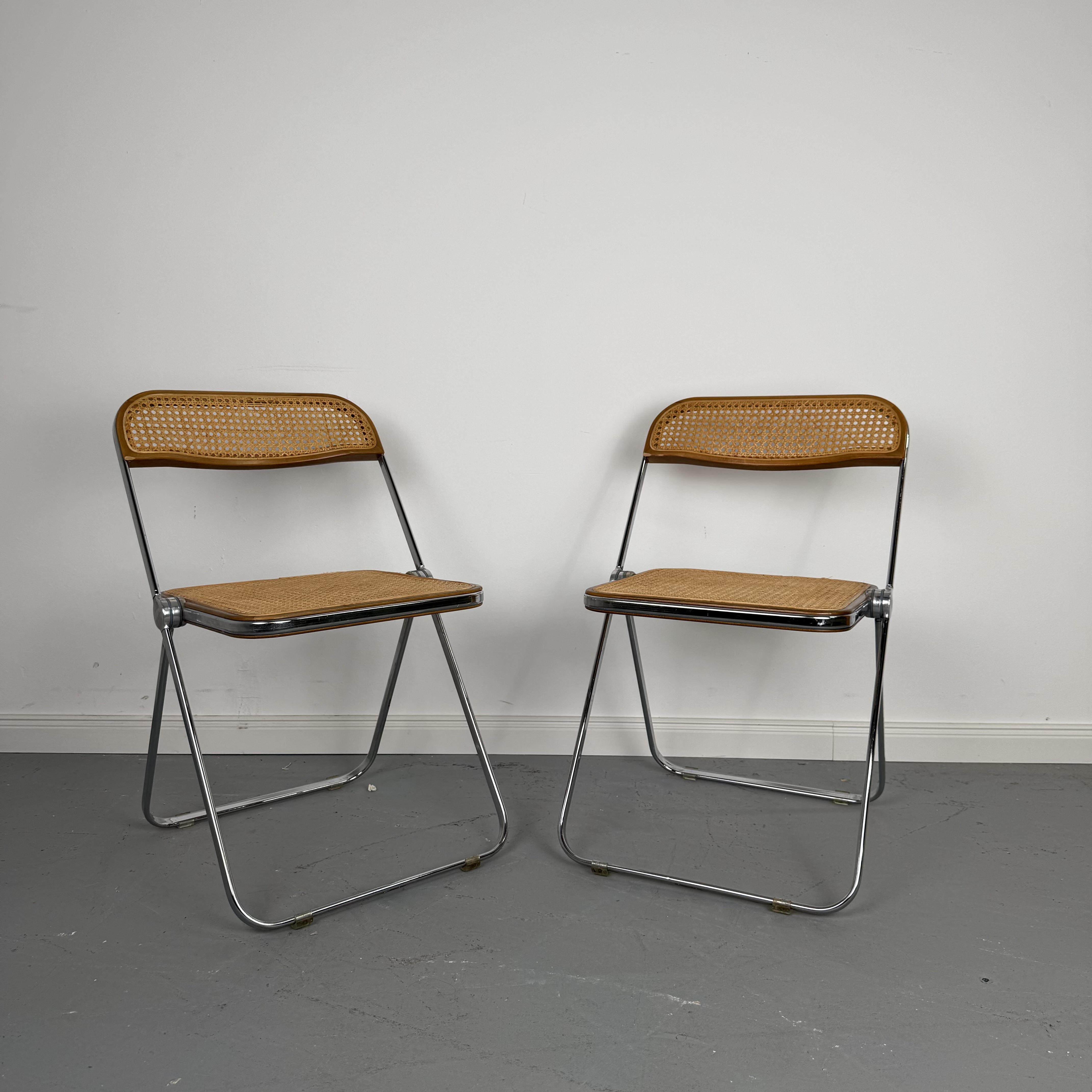 Wunderschöner Plia Cane Klappstuhl von Giancarlo Piretti Wunderschöner Plia Cane Klappstuhl von Giancarlo Piretti