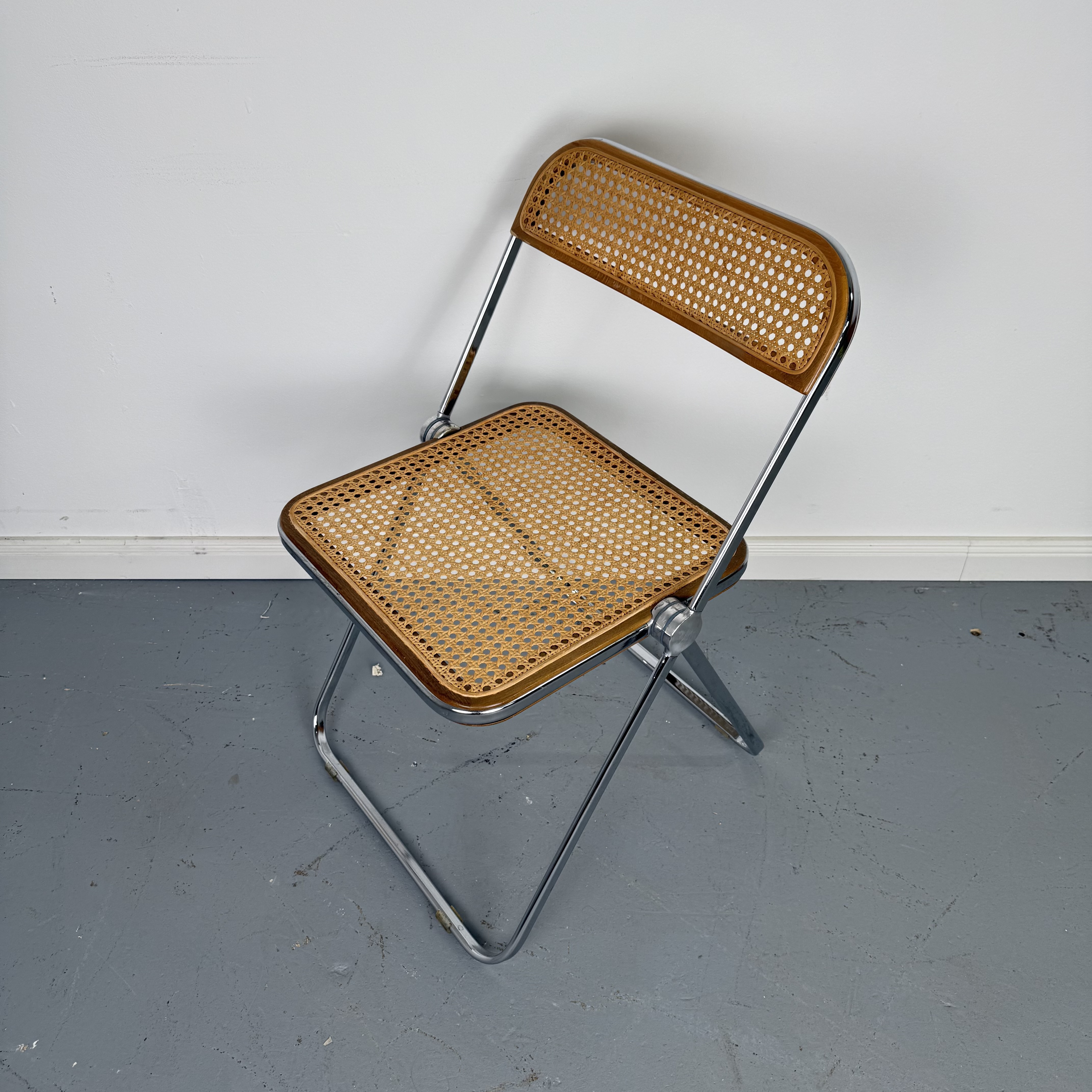 Wunderschöner Plia Cane Klappstuhl von Giancarlo Piretti Wunderschöner Plia Cane Klappstuhl von Giancarlo Piretti