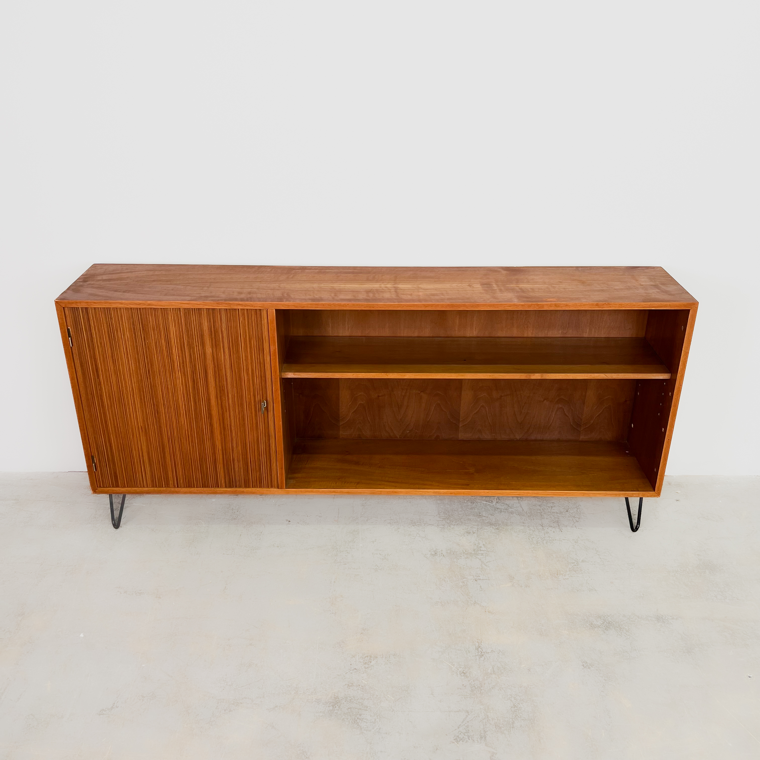 60er Jahre Sideboard mit offener rechter Seite