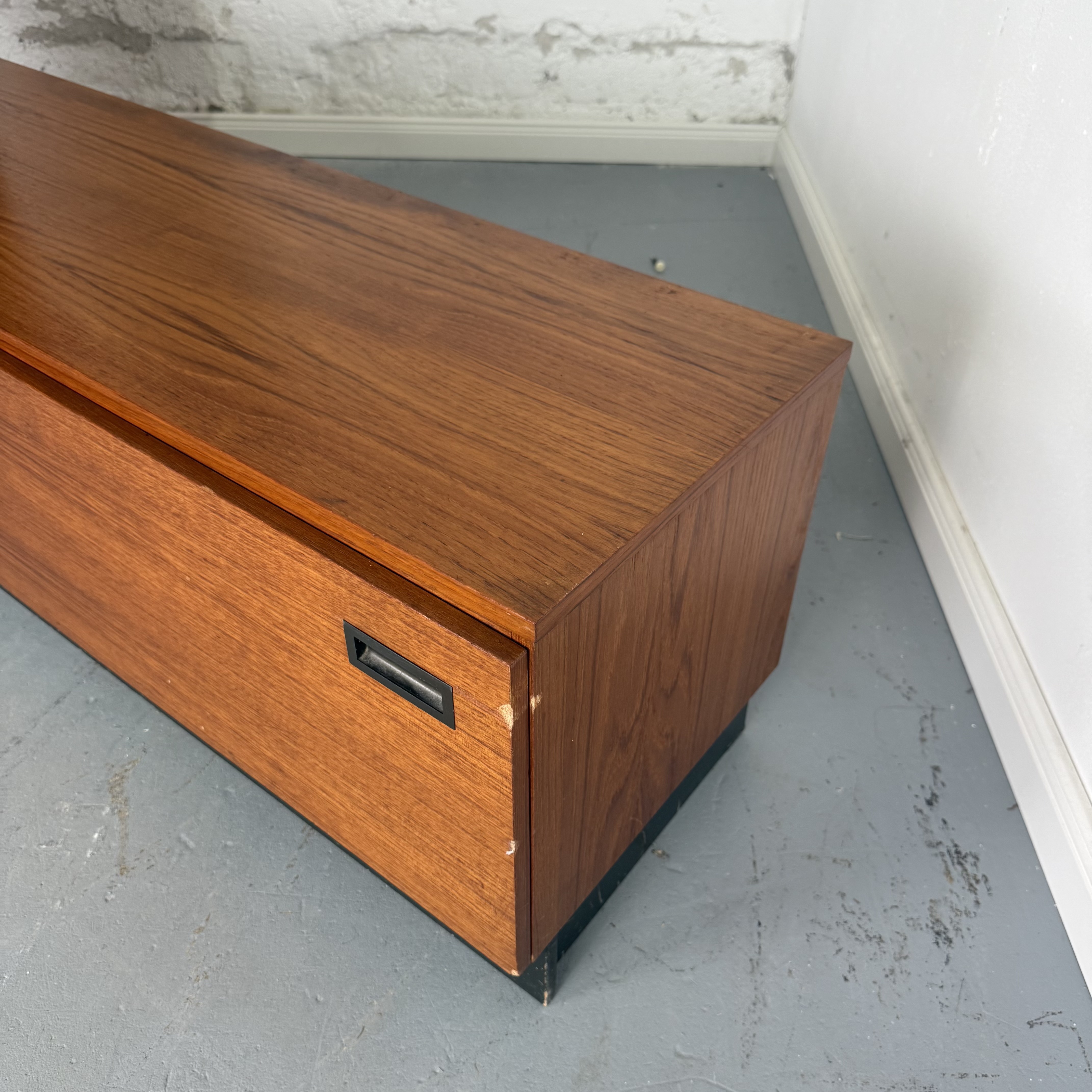 Garderobenset aus Teak – stilvoll & funktional Garderobenset aus Teak – stilvoll & funktional