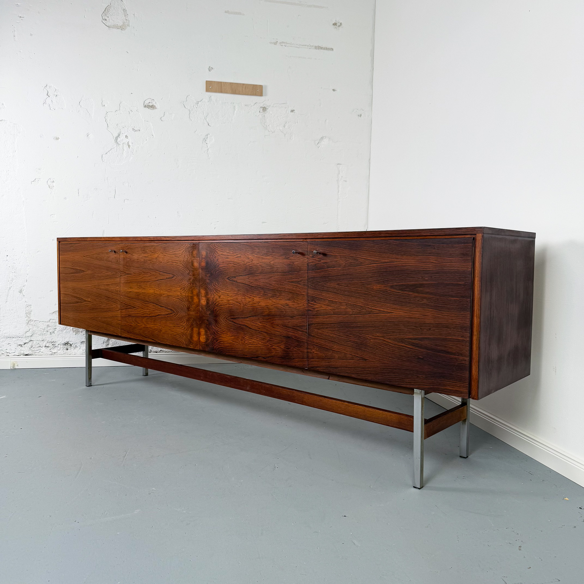 Hochwertiges Rosenholz Sideboard aus den 60er Jahren