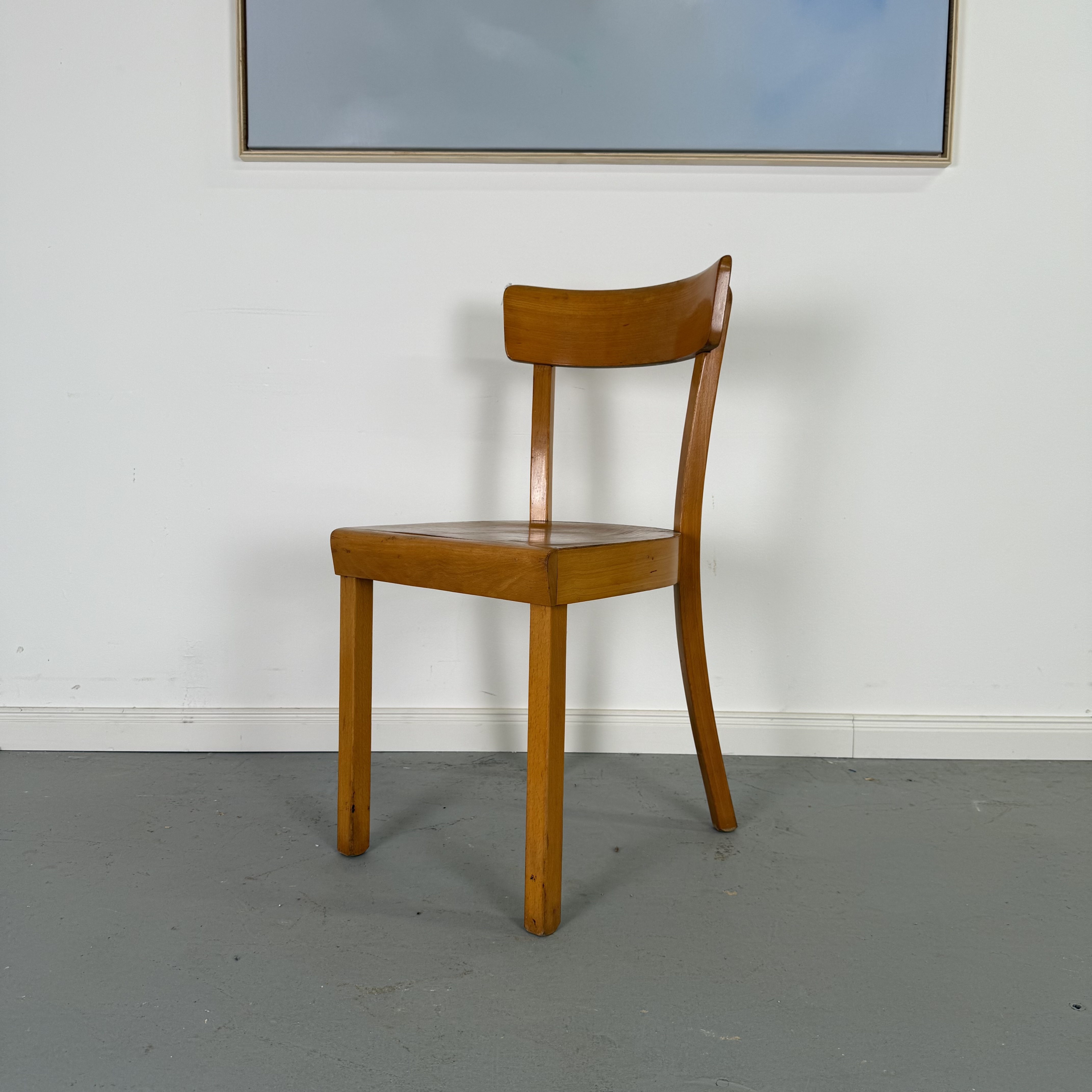 Klassischer Frankfurter Stuhl aus Holz – zeitlos & robust Klassischer Frankfurter Stuhl aus Holz – zeitlos & robust