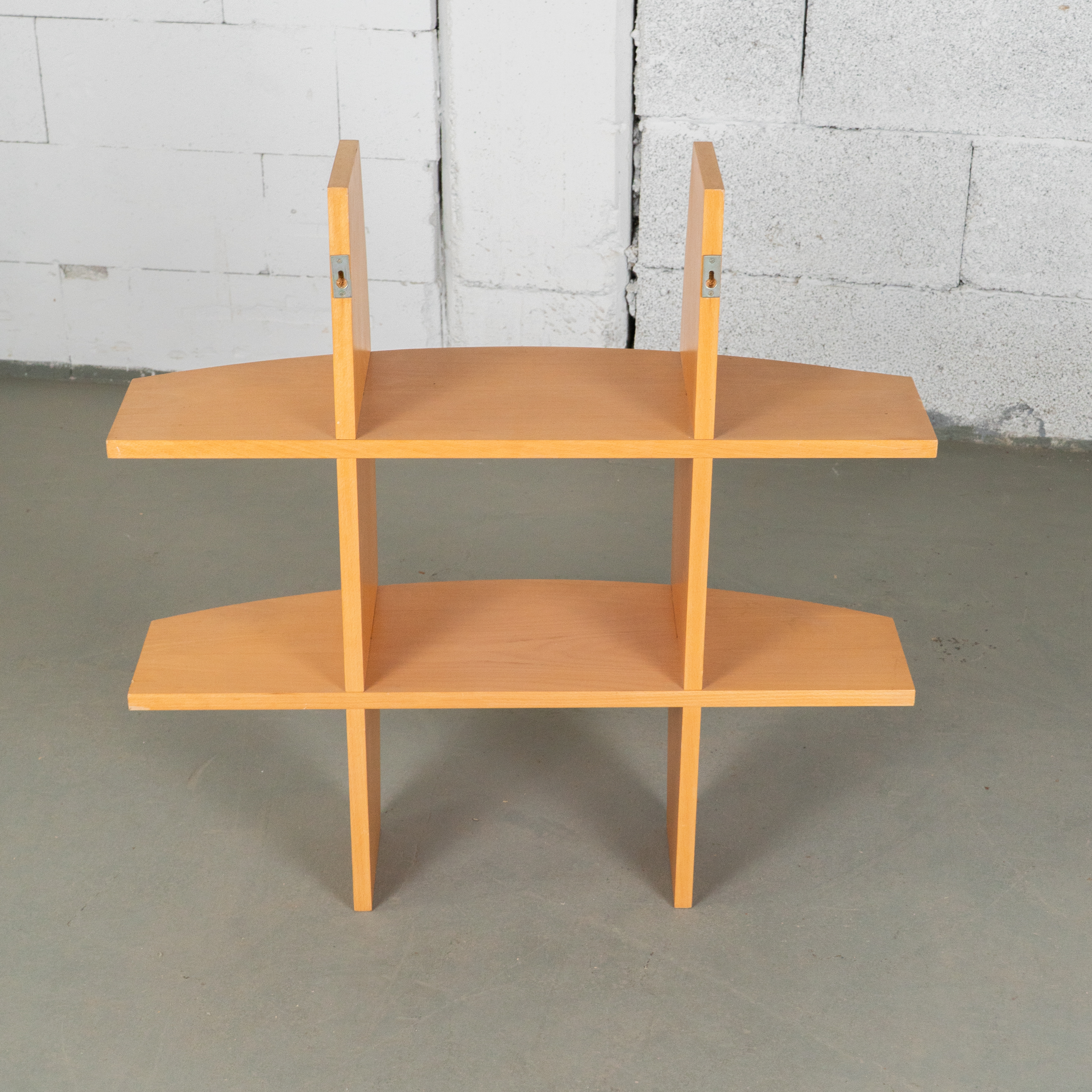 Vintage Regal aus hellem Holz im Mid Century Stil