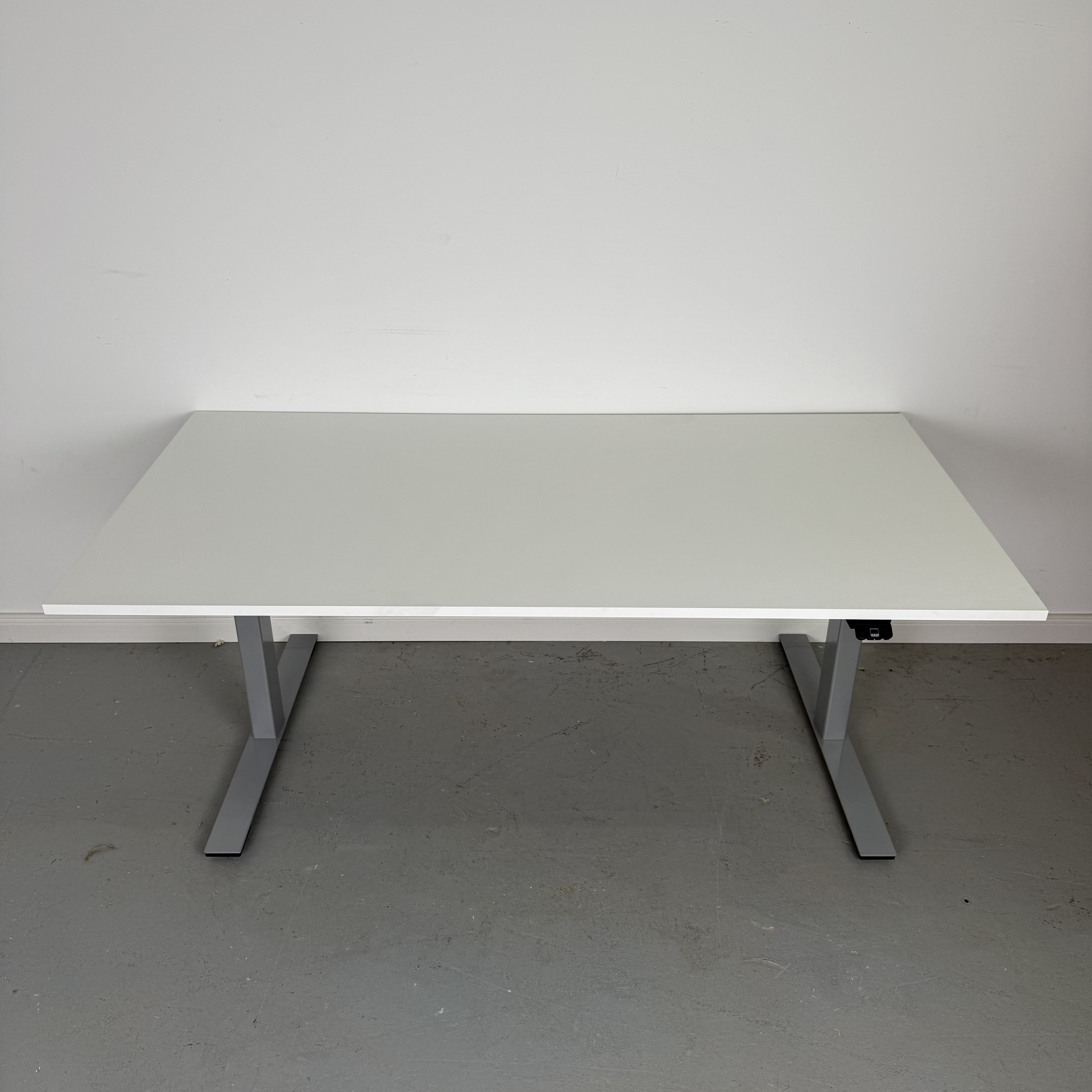Höhenverstellbarer Schreibtisch Linak DL6 IC mit weißer Platte 160 x 80 cm
