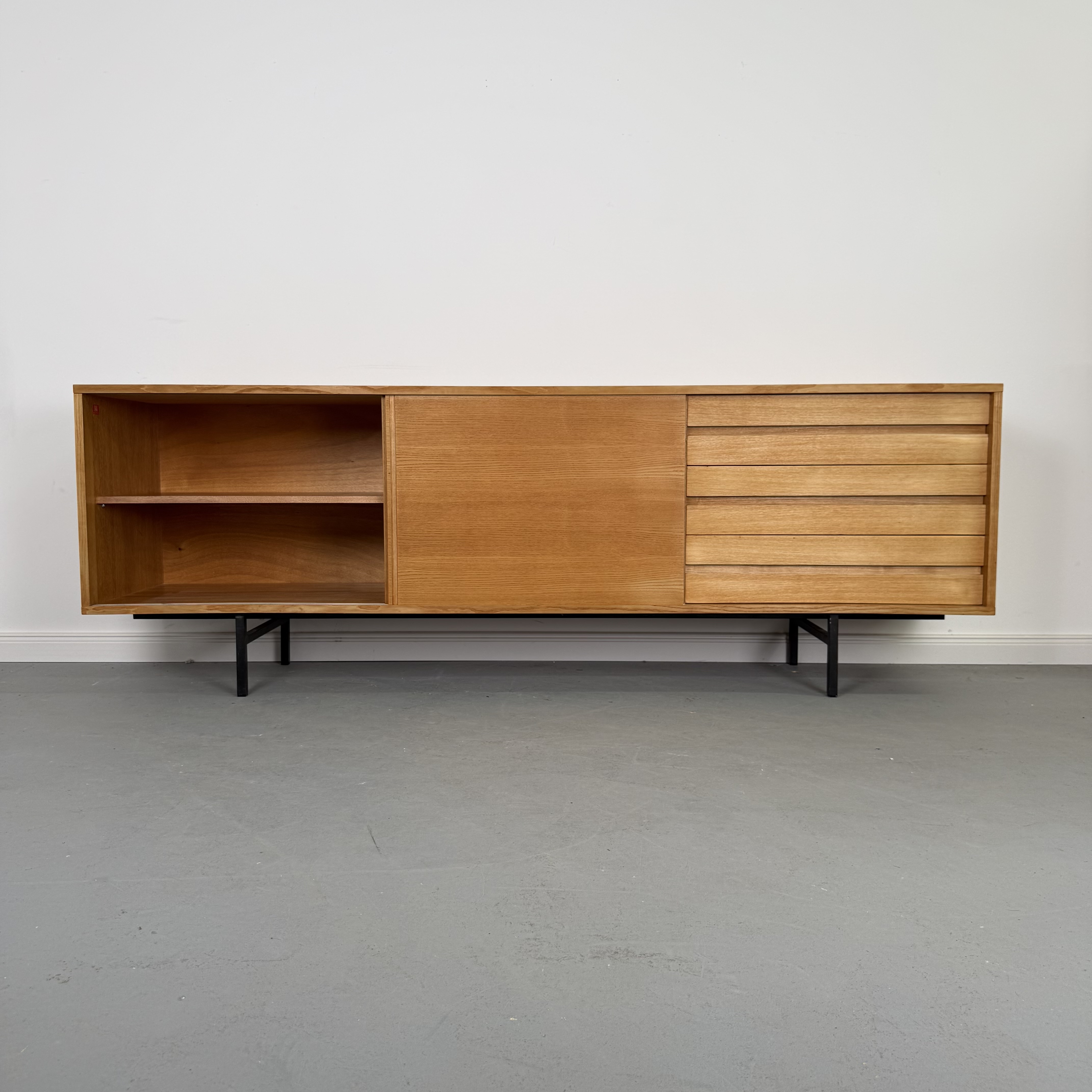Wunderschönes Sideboard aus Esche von Deutschen Werkstätten