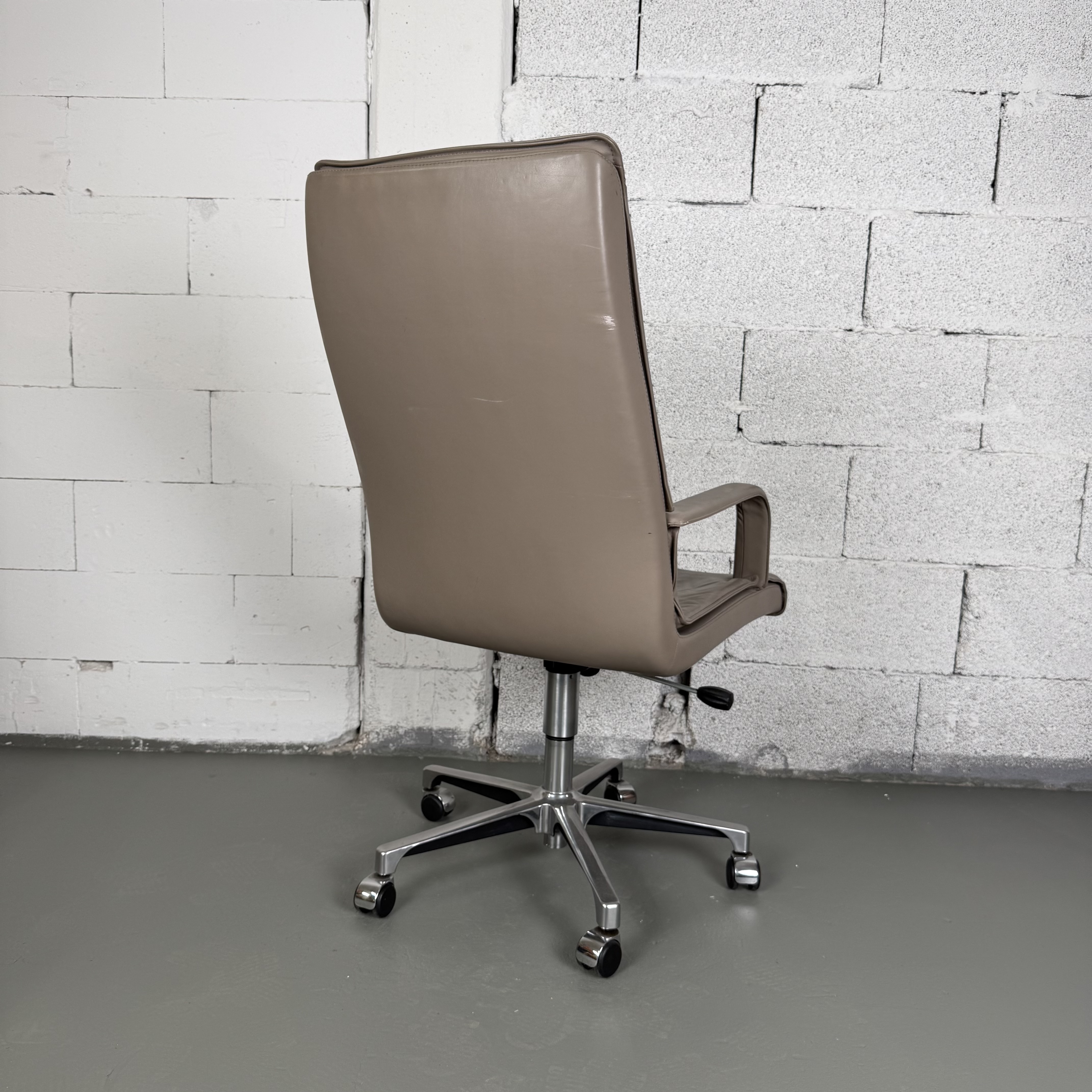 Bürodrehstuhl aus Leder