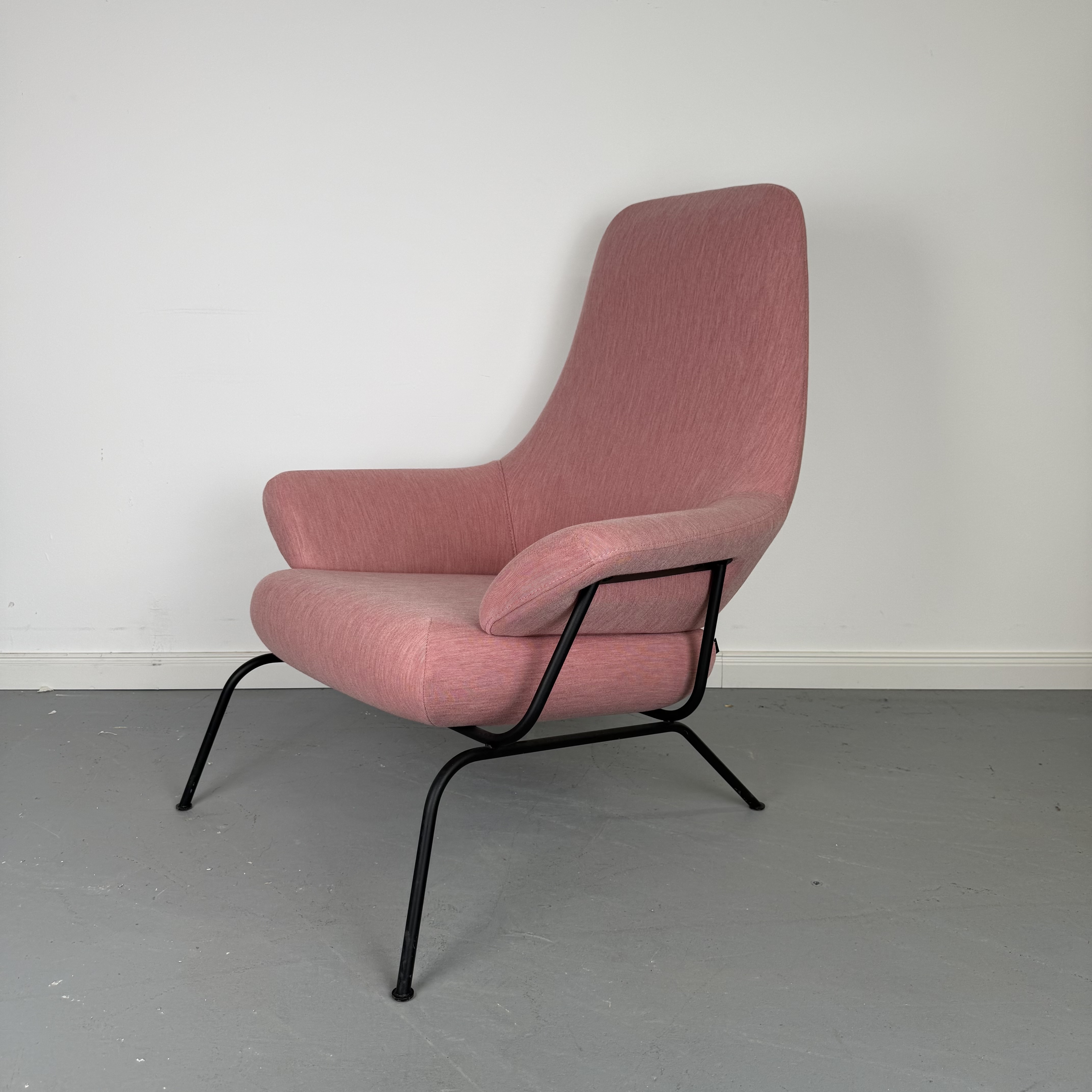 Pinker "Hai" Lounge Chair von Hem Pinker "Hai" Lounge Chair von Hem