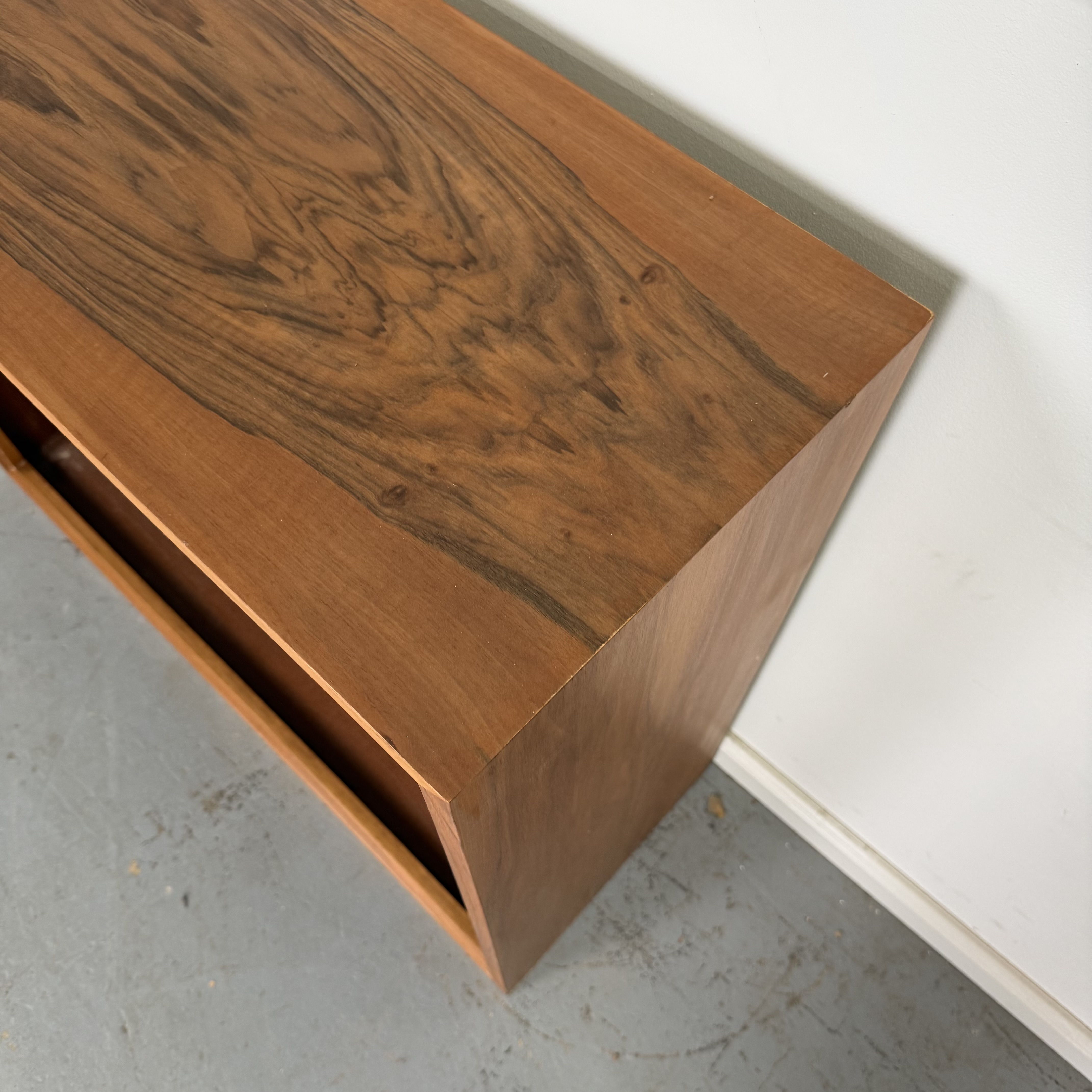 Kleines Bücherregal aus den 60er Jahren