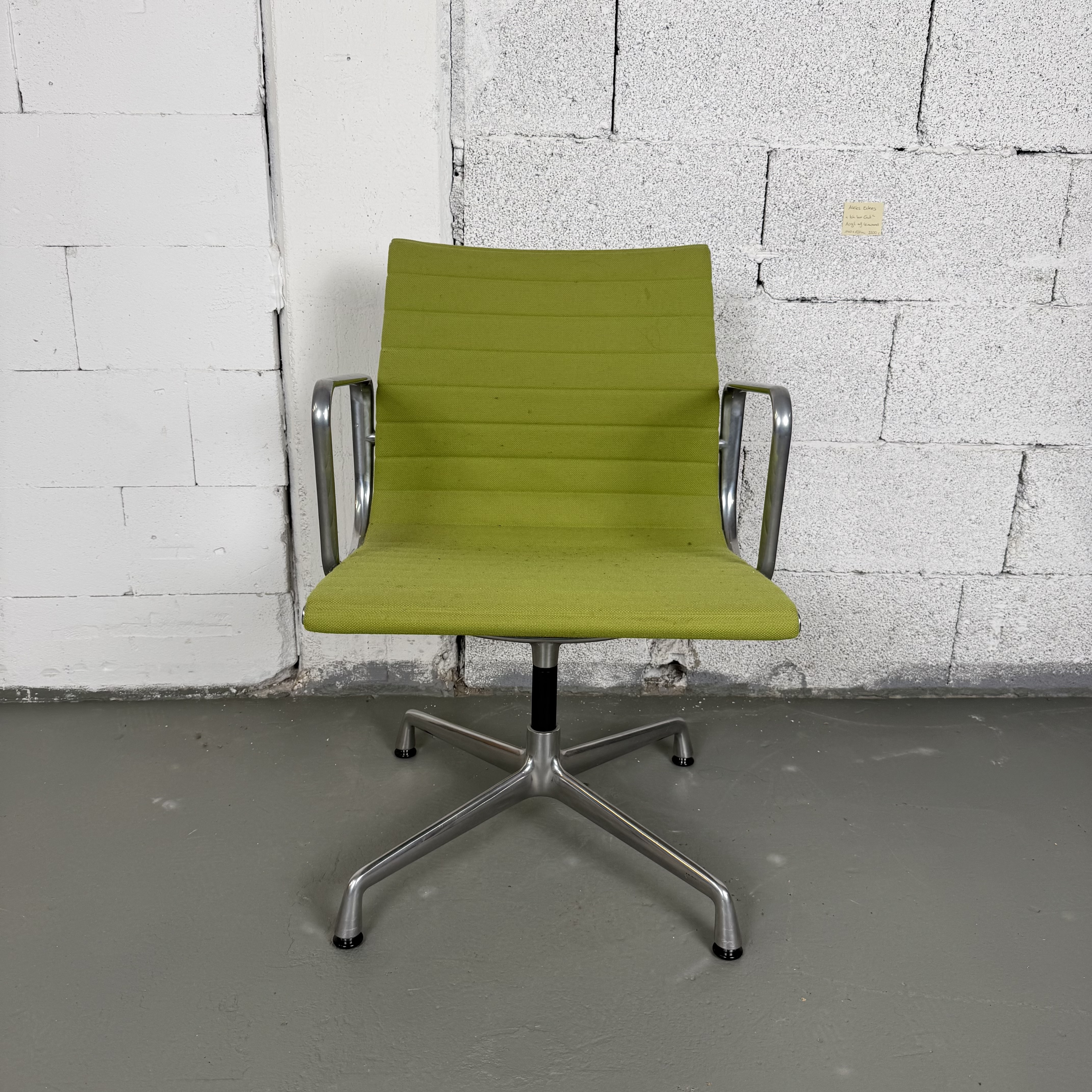 Vitra EA 108 Aluminium Stuhl