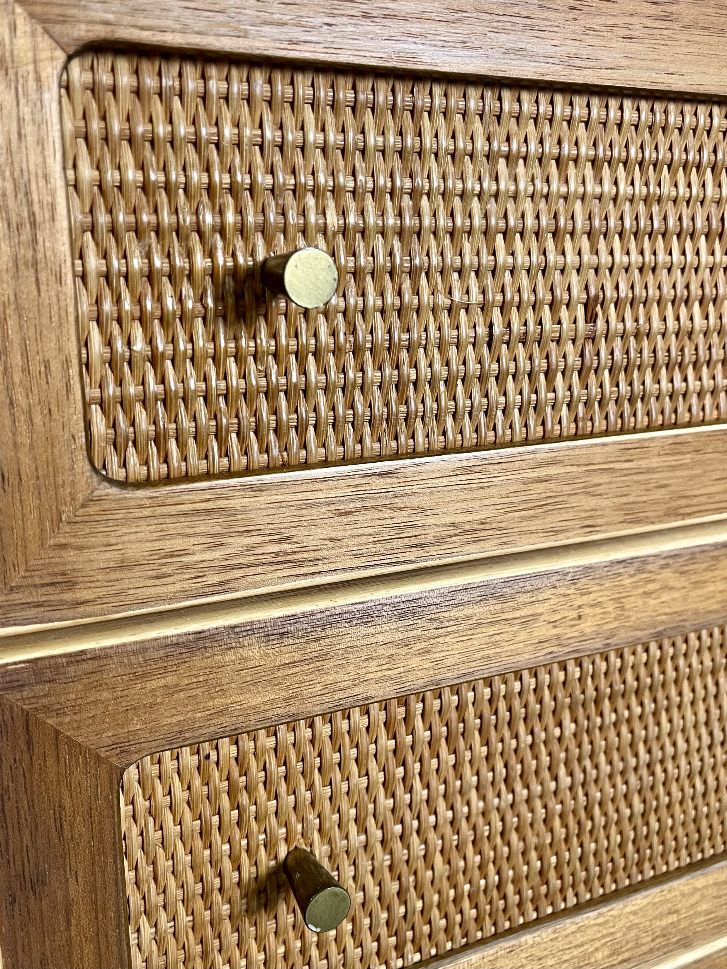 60er Jahre Kommode mit Rattanfronten