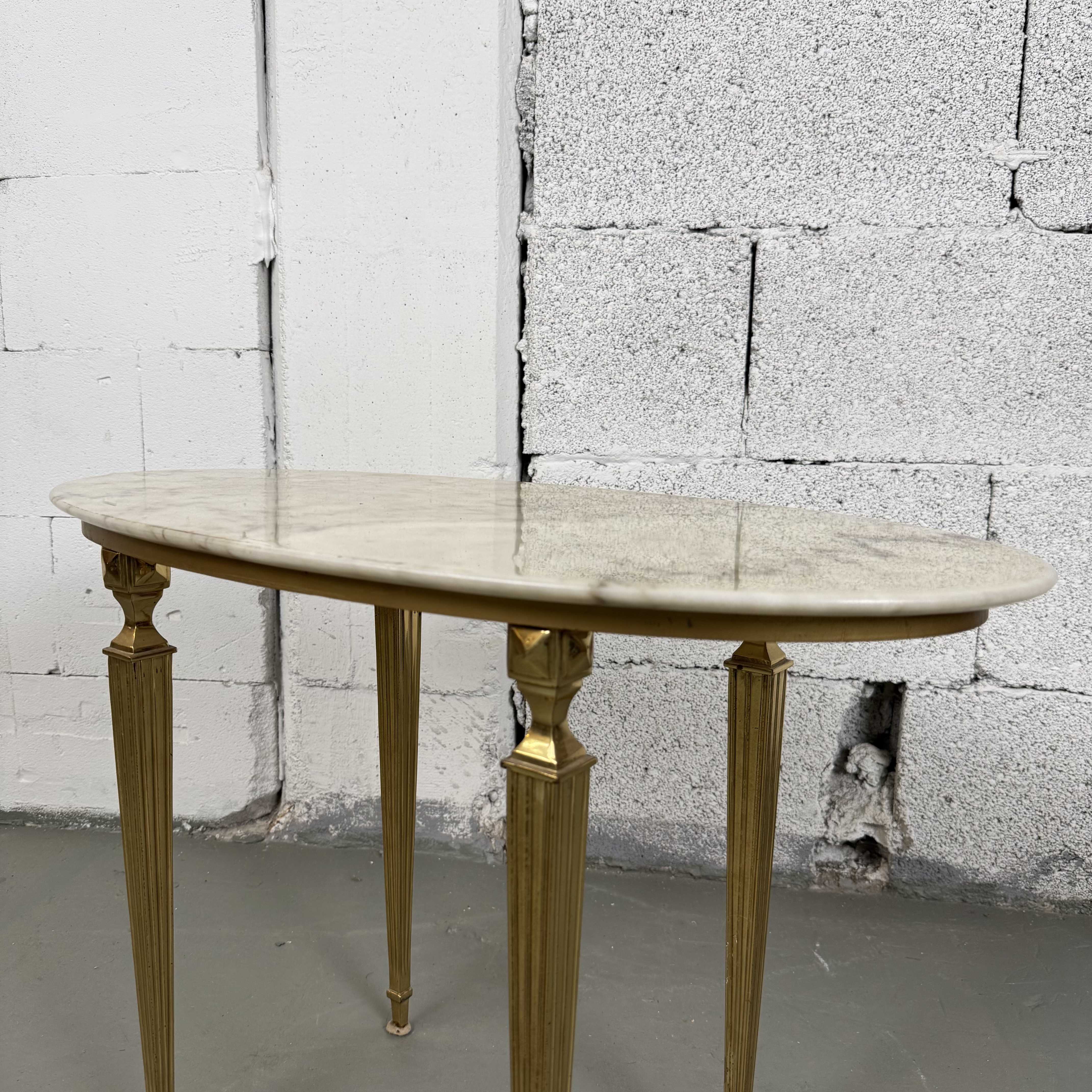 Vintage Marmor Couchtisch 60er 70er Jahre mit goldfarbenem Gestell
