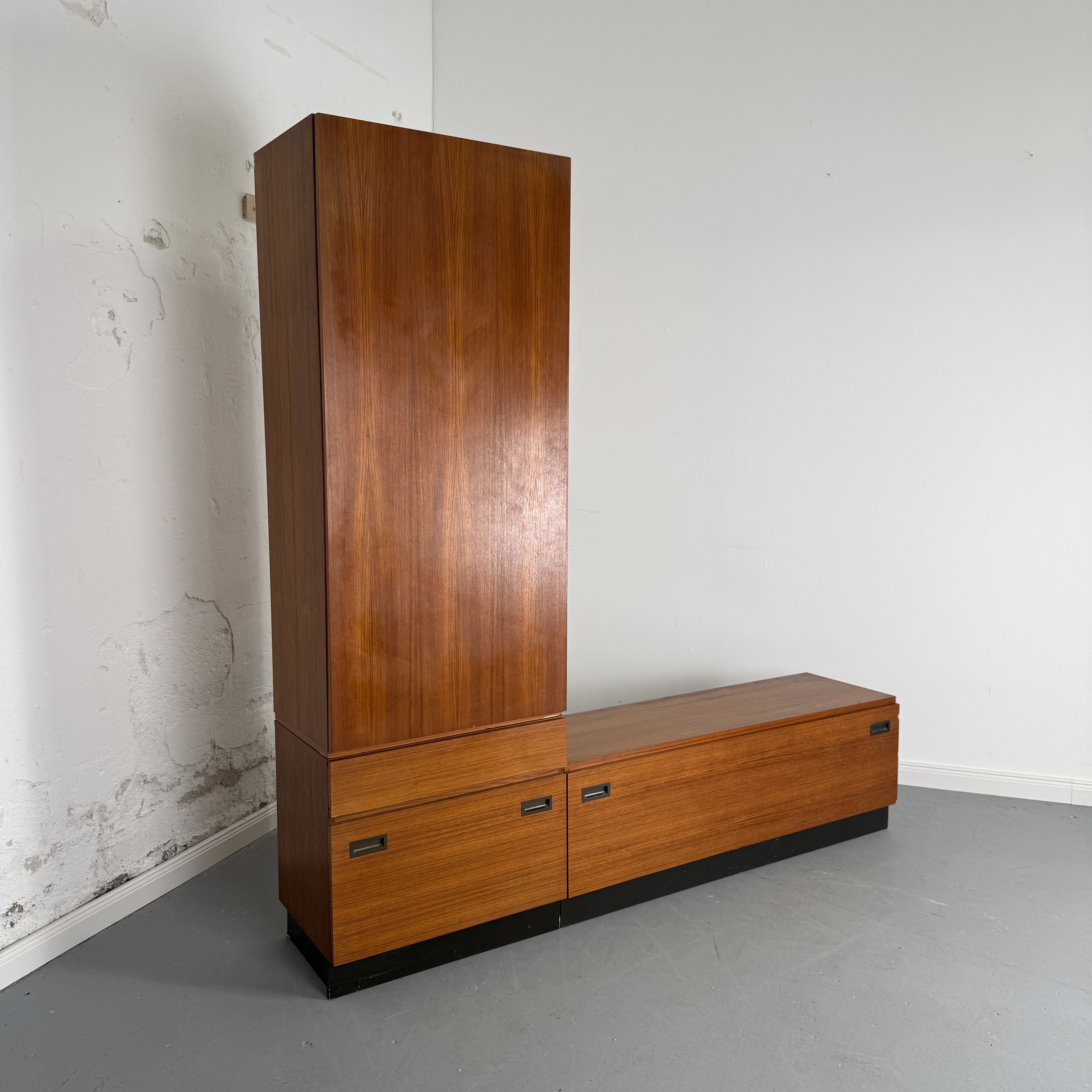 Garderobenset aus Teak – stilvoll & funktional Garderobenset aus Teak – stilvoll & funktional