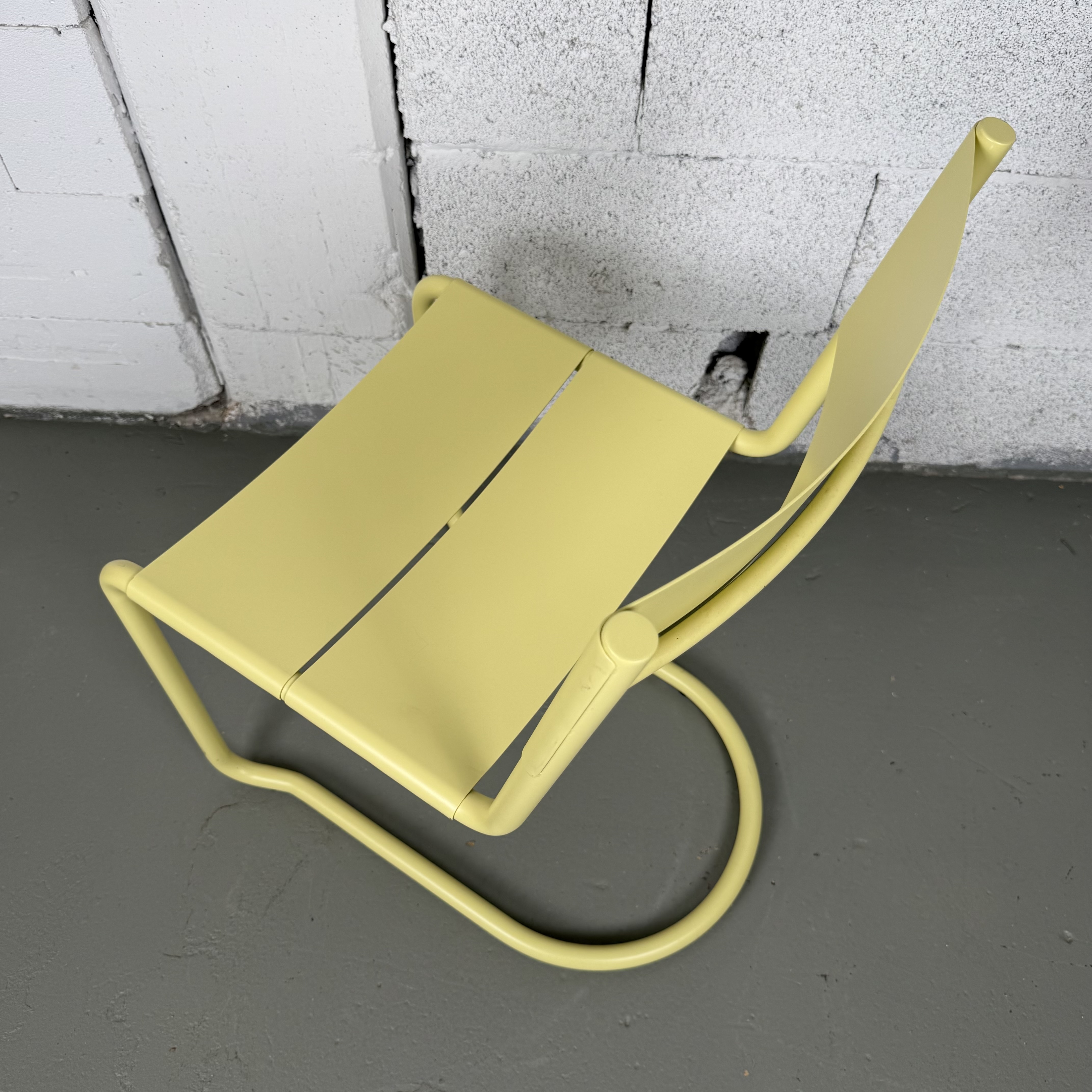 Nine Stuhl Sine in Gelb