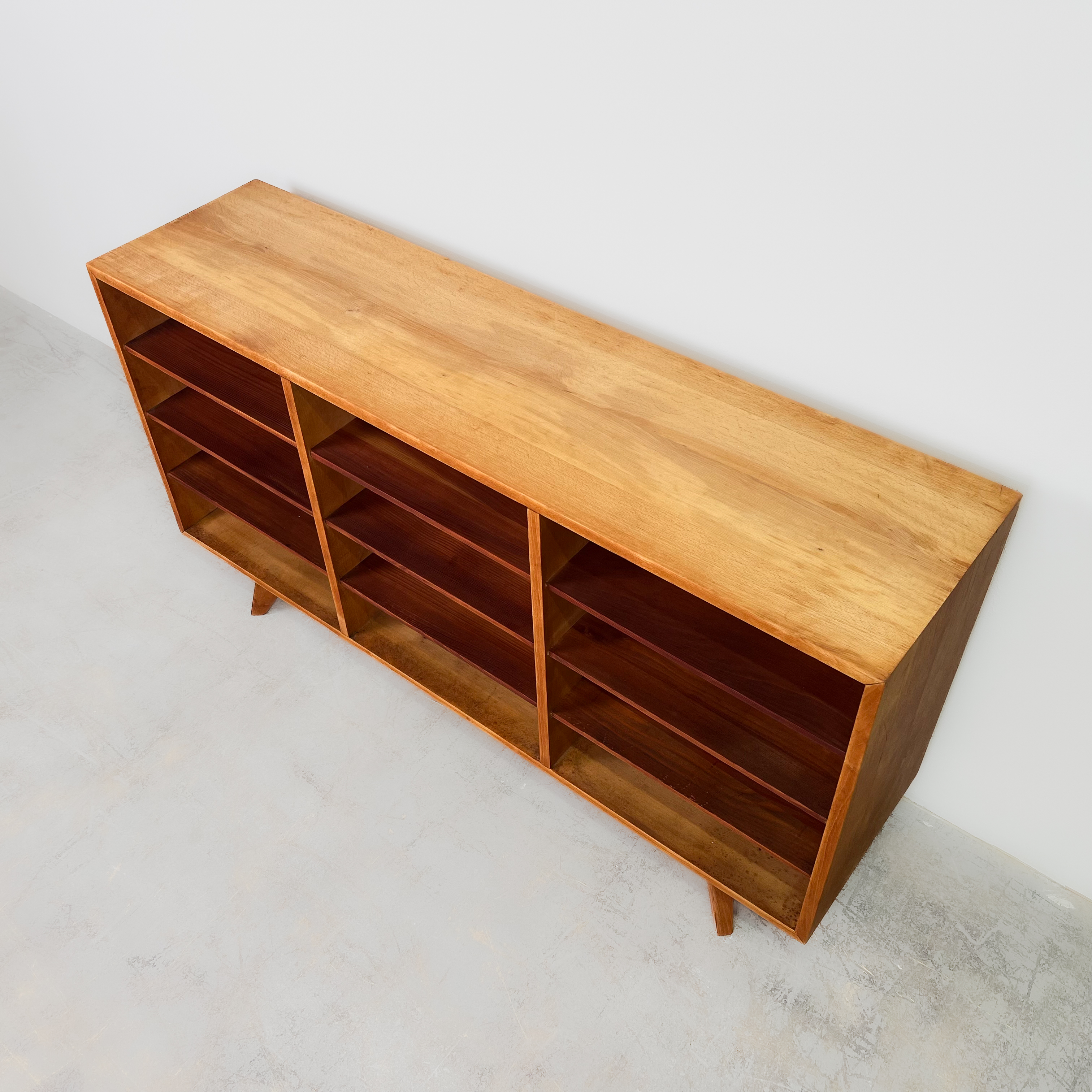 Offenes Sideboard aus Buche