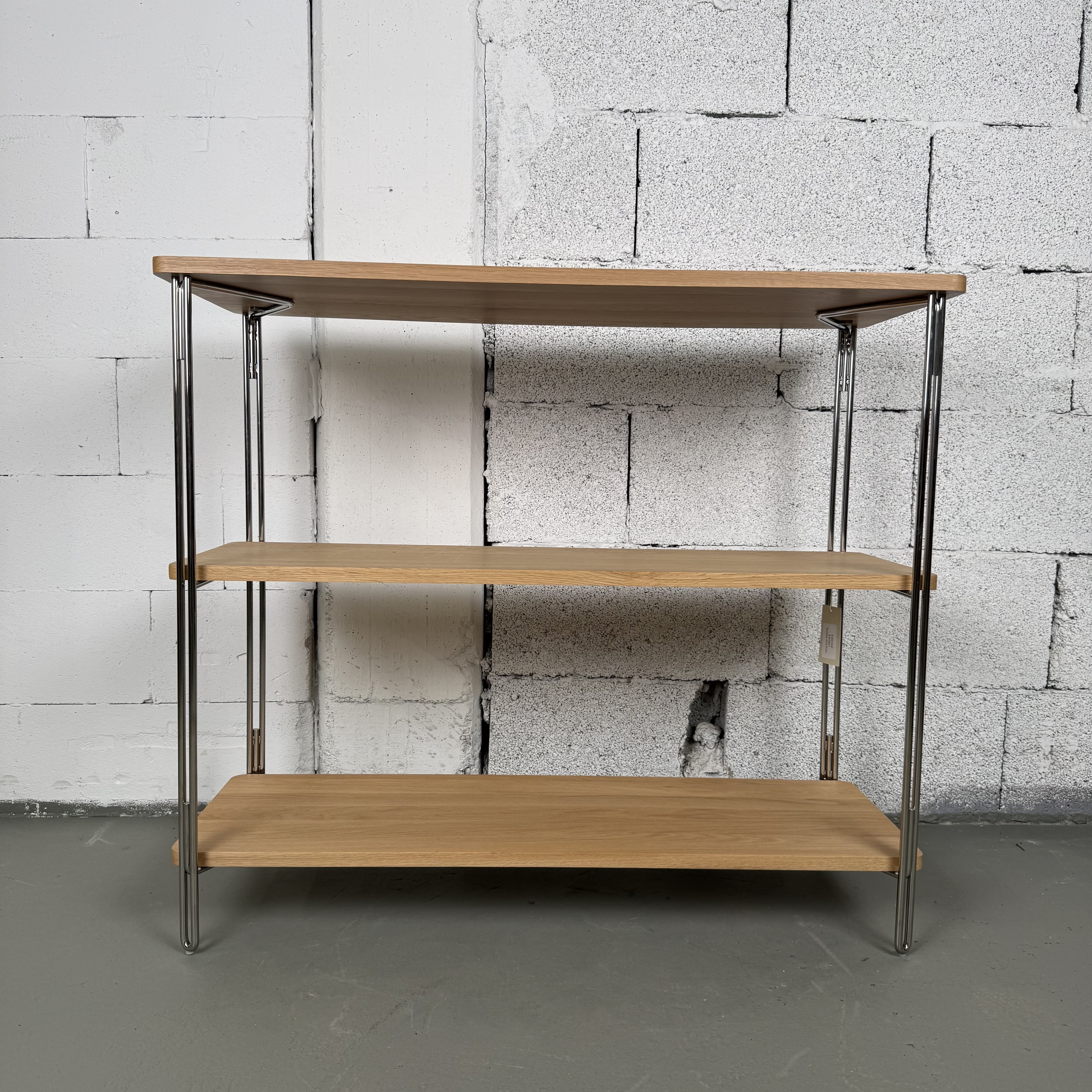 Inline Standregal von NINE aus Eiche und poliertem Edelstahl