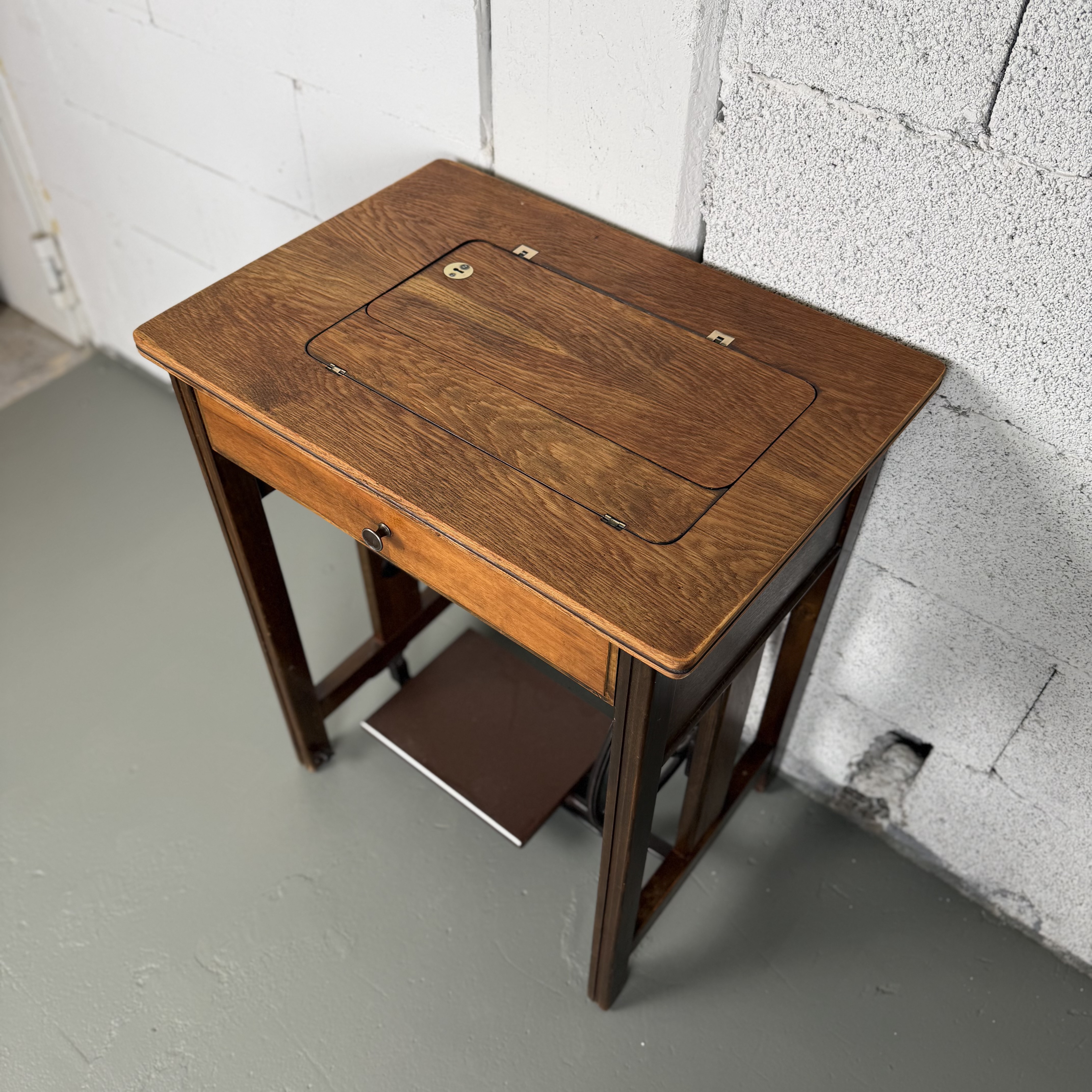 Antike Adler Nähmaschine