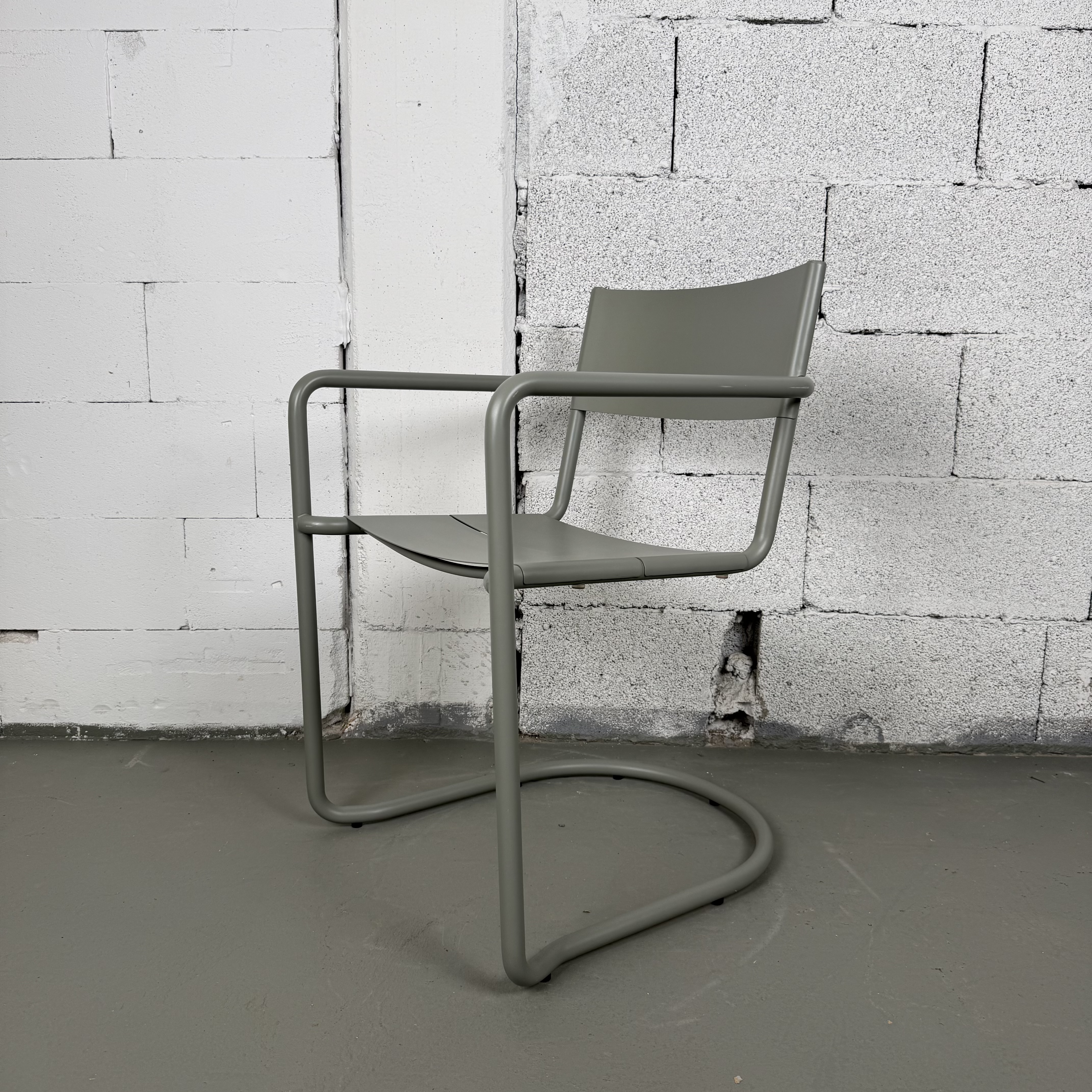 Nine Armlehnstuhl Sine