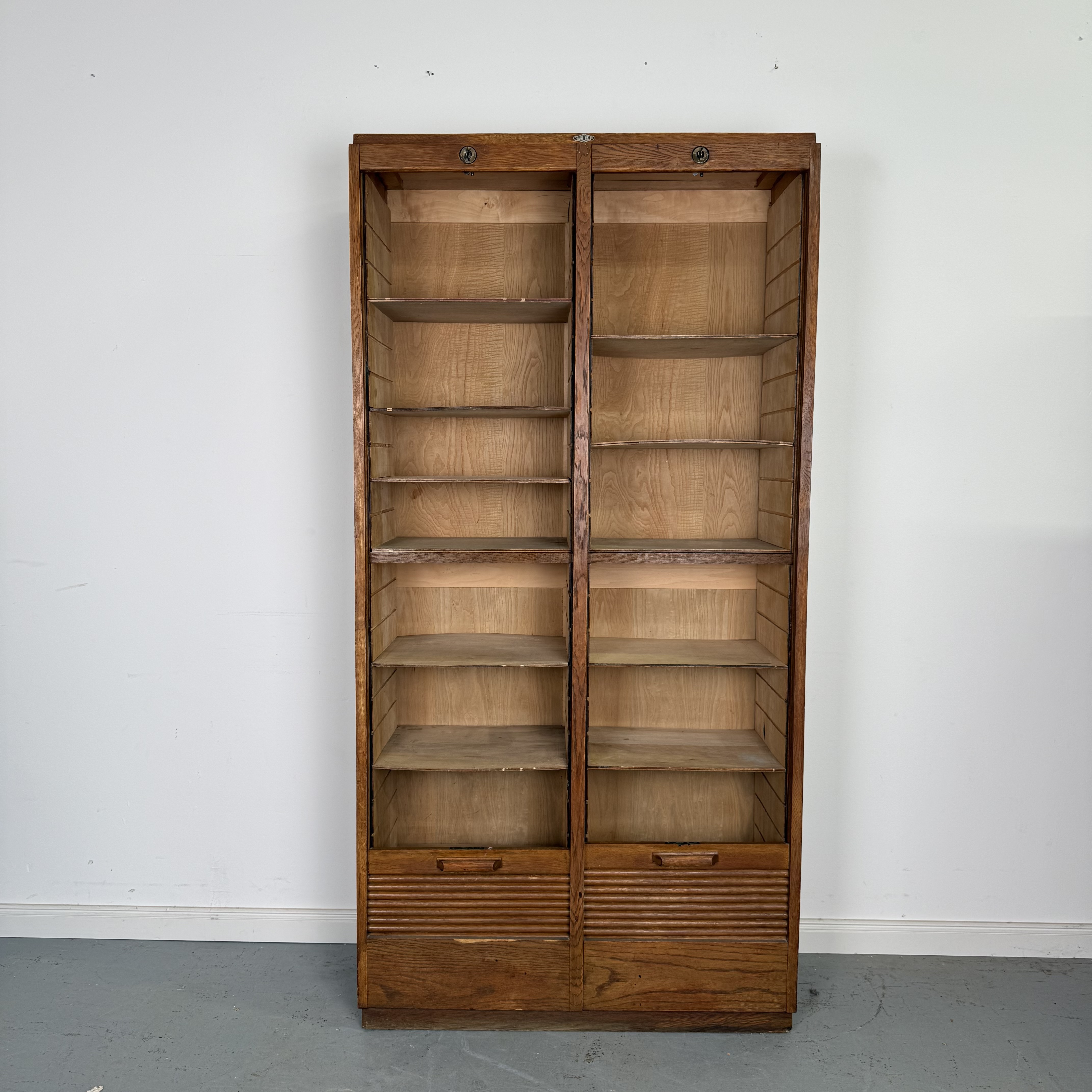 Doppelter Rollladenschrank aus Eiche im Art-Déco Stil