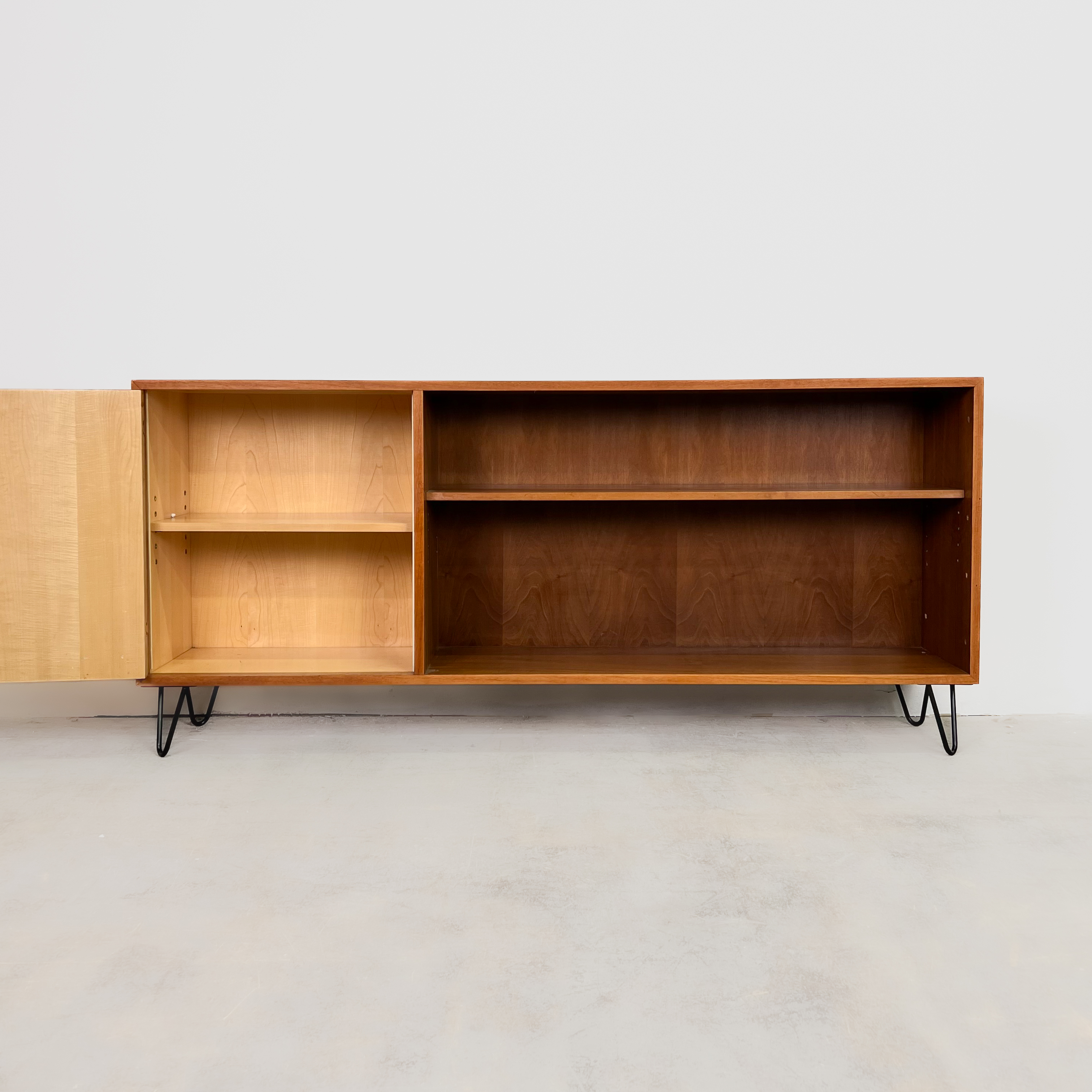 60er Jahre Sideboard mit offener rechter Seite