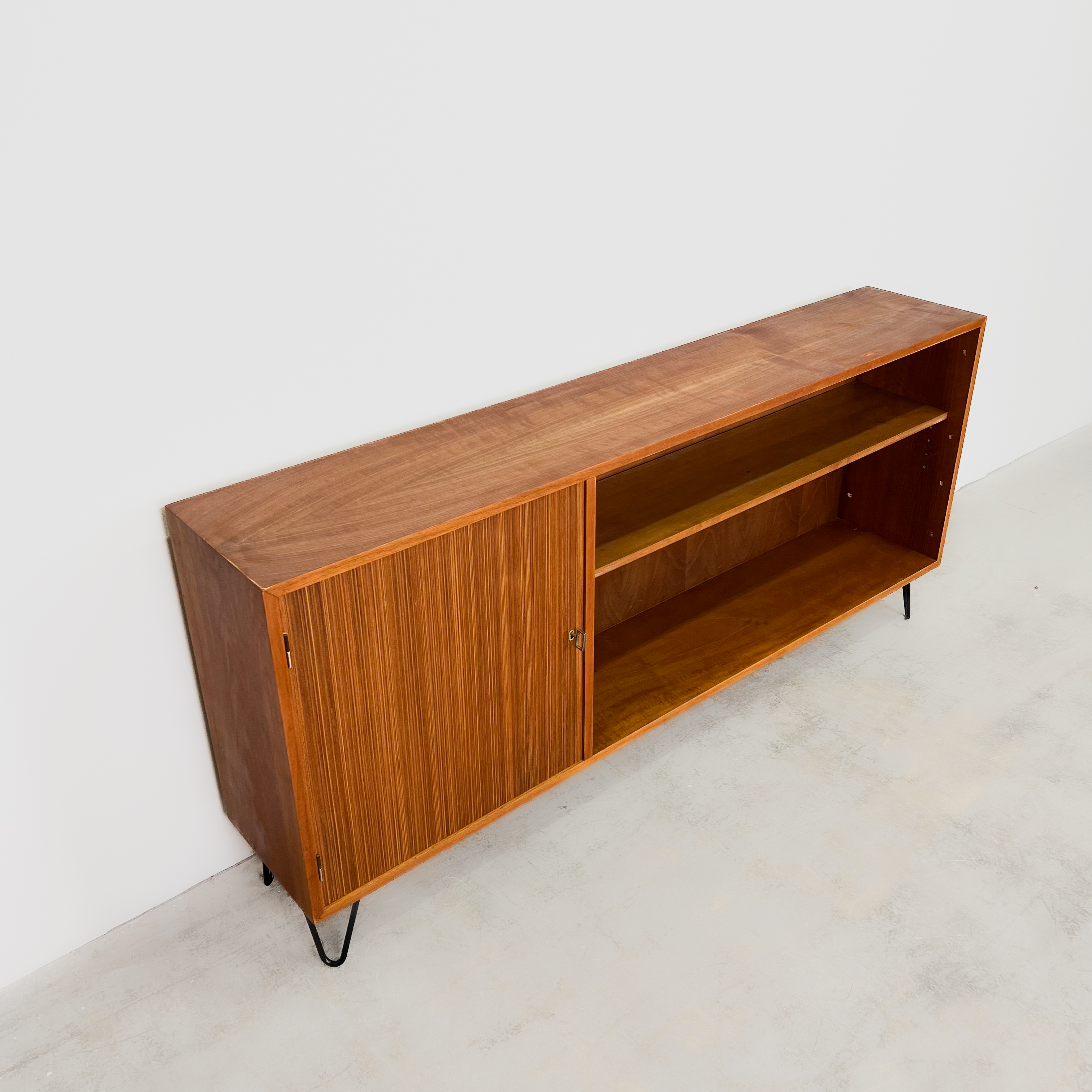 60er Jahre Sideboard mit offener rechter Seite