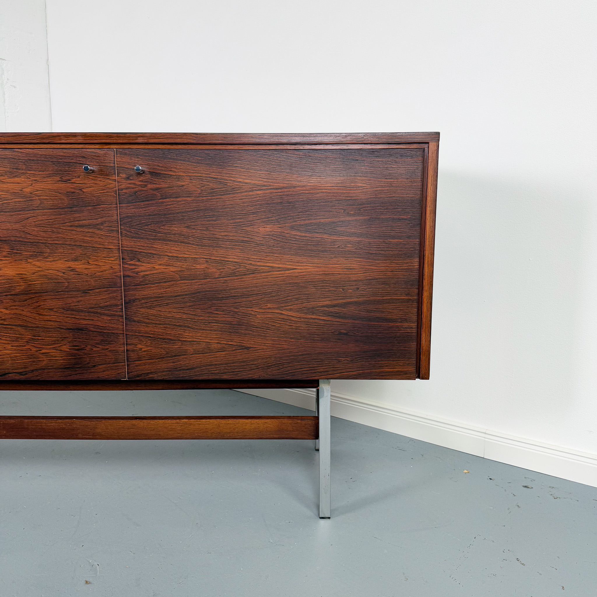 Hochwertiges Rosenholz Sideboard aus den 60er Jahren