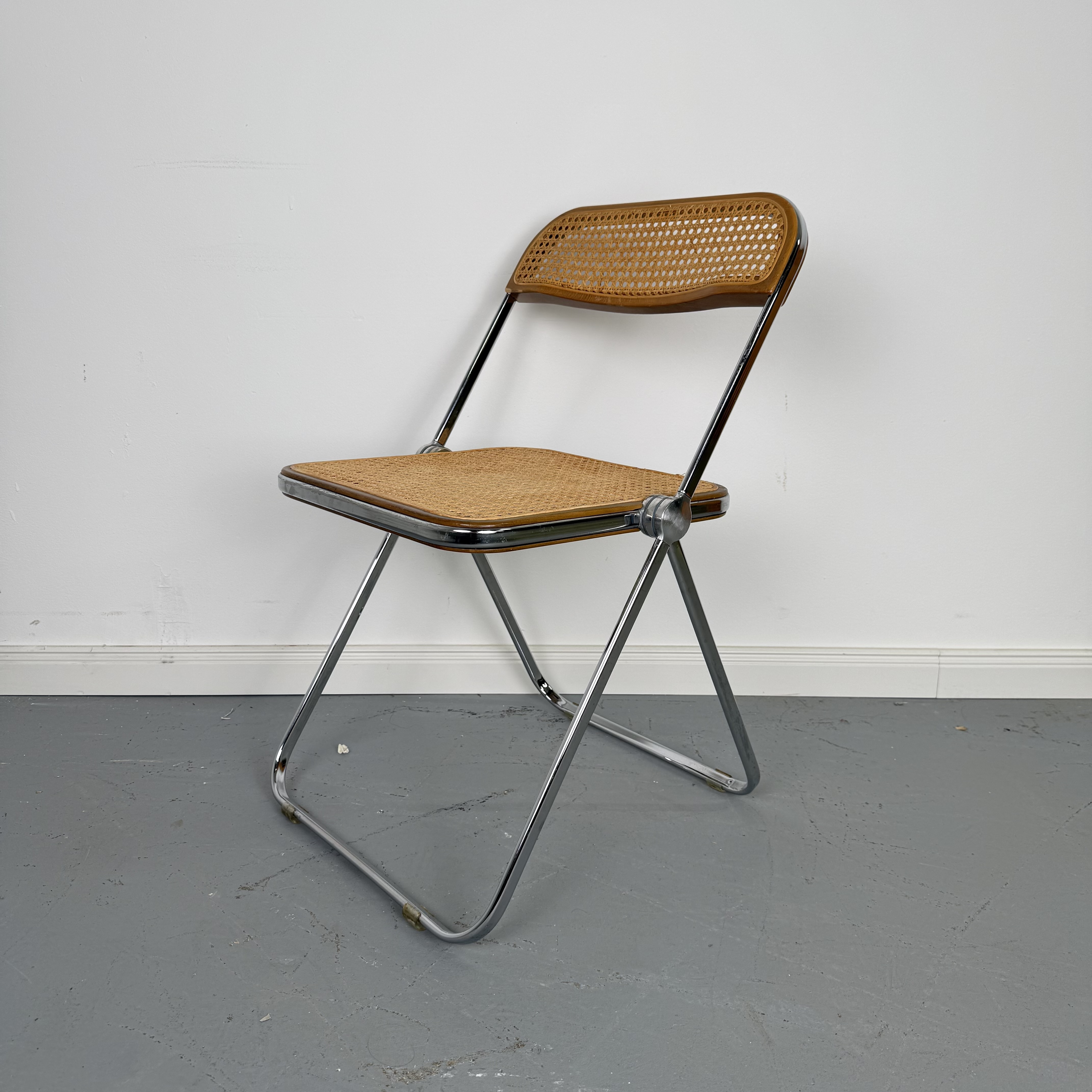 Wunderschöner Plia Cane Klappstuhl von Giancarlo Piretti Wunderschöner Plia Cane Klappstuhl von Giancarlo Piretti