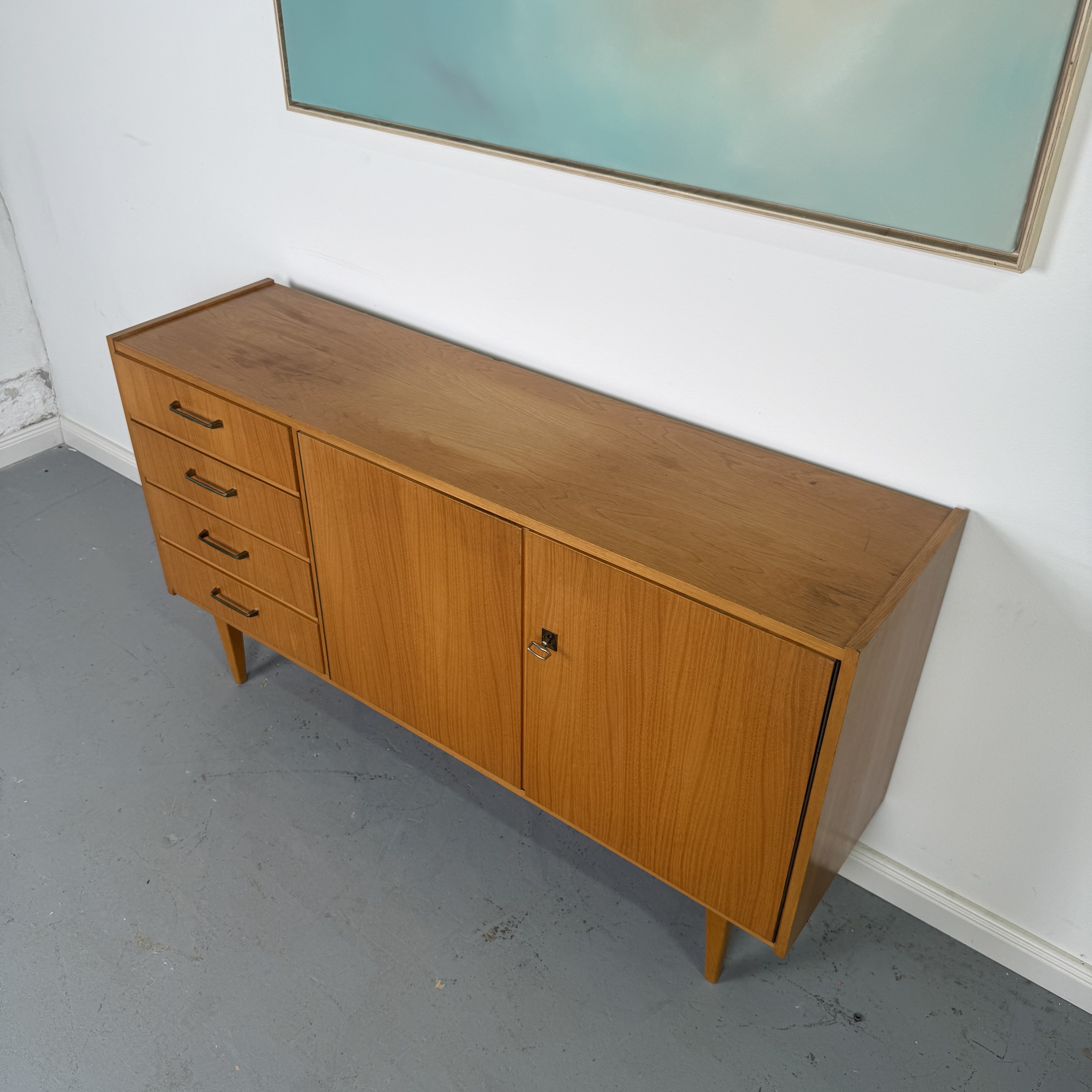 kompaktes 60er Jahre Sideboard kompaktes 60er Jahre Sideboard