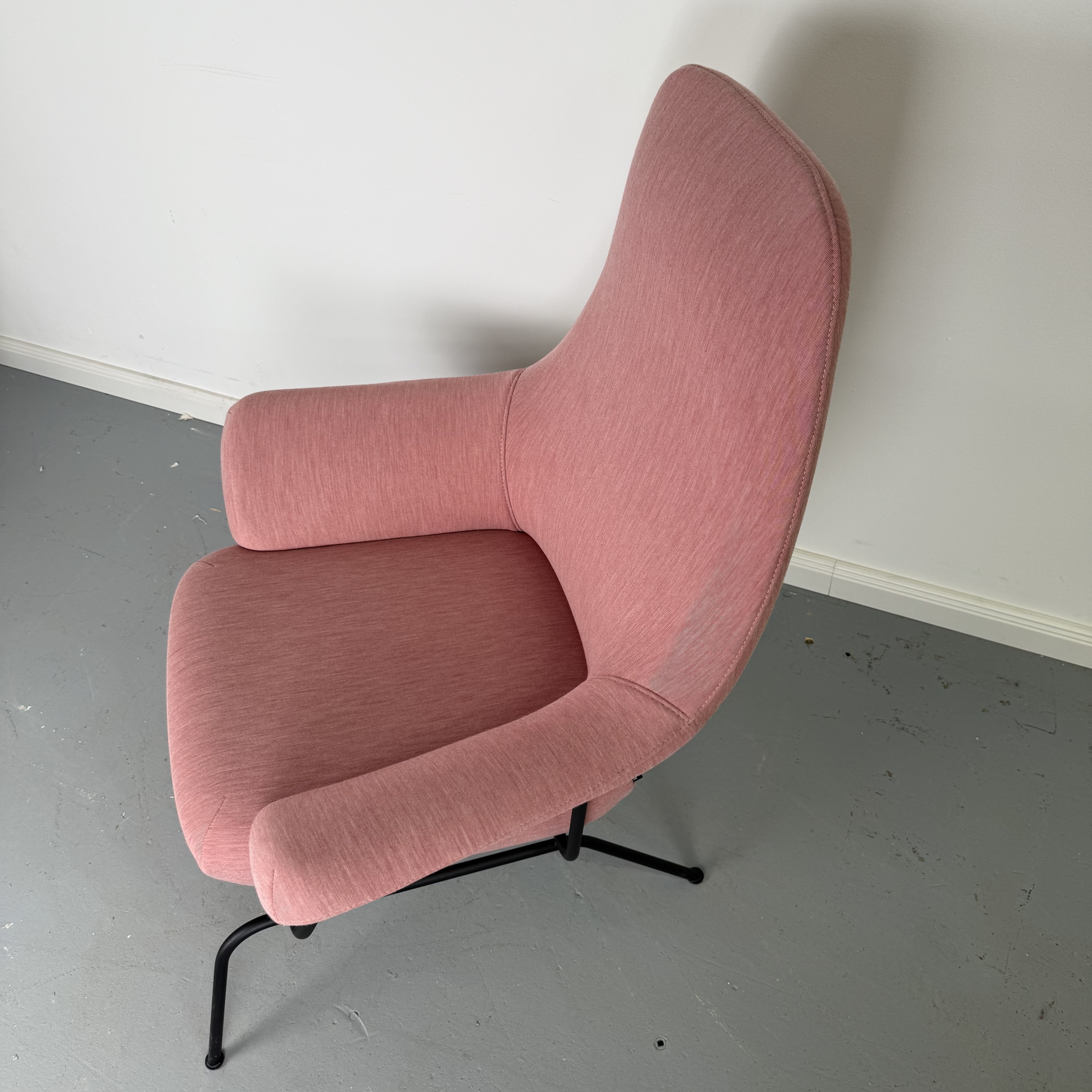Pinker "Hai" Lounge Chair von Hem Pinker "Hai" Lounge Chair von Hem