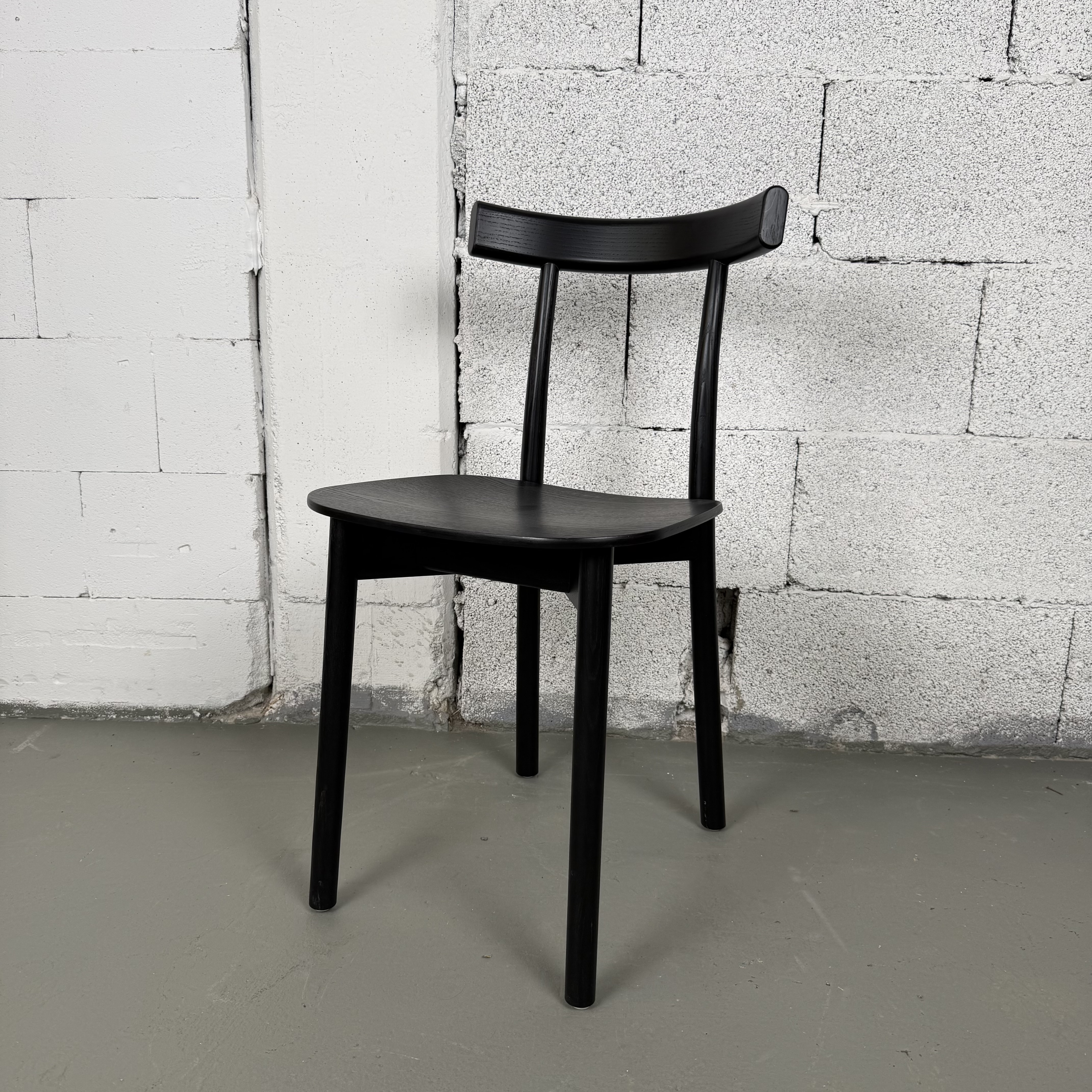 Nine Stuhl Skinny in Schwarz