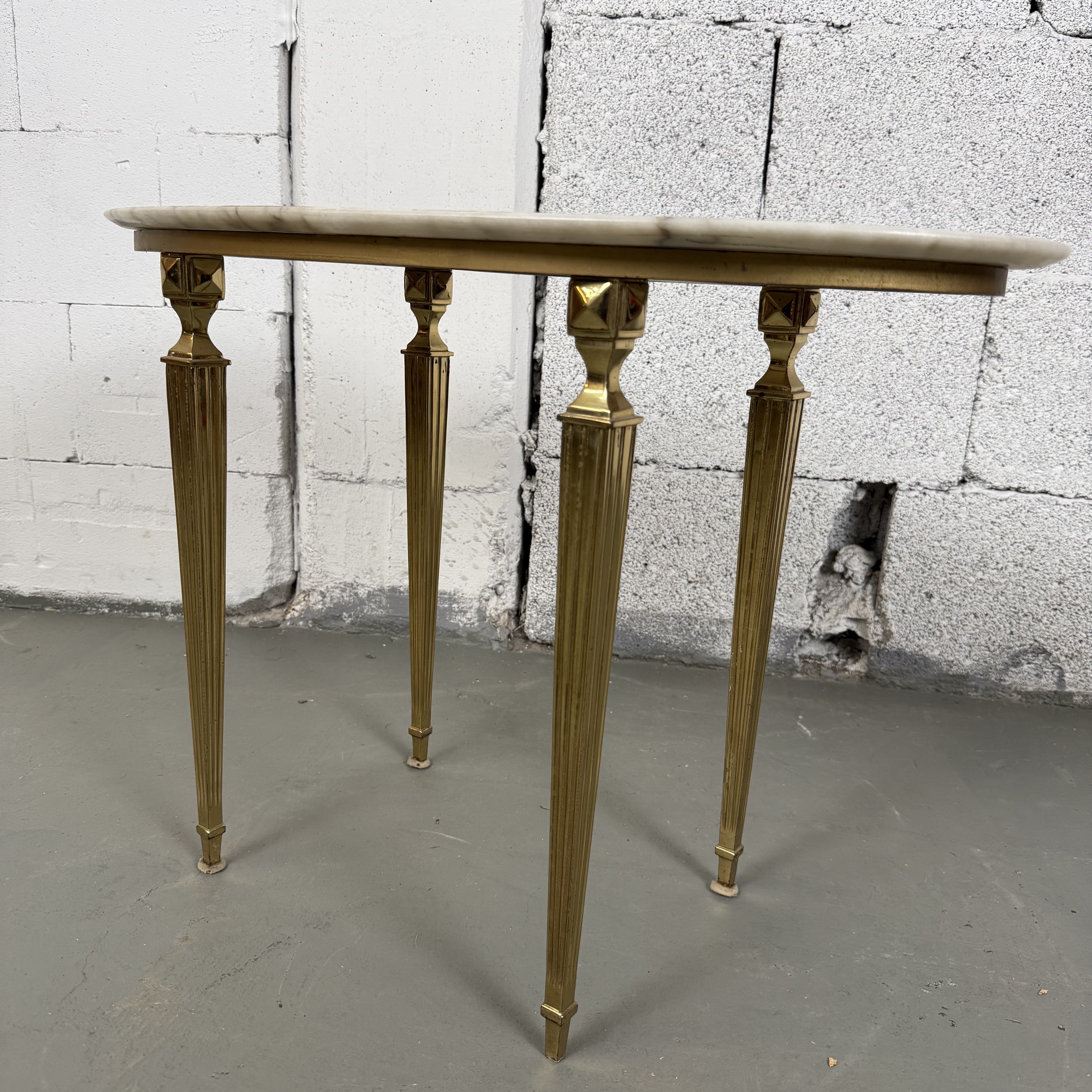 Vintage Marmor Couchtisch 60er 70er Jahre mit goldfarbenem Gestell