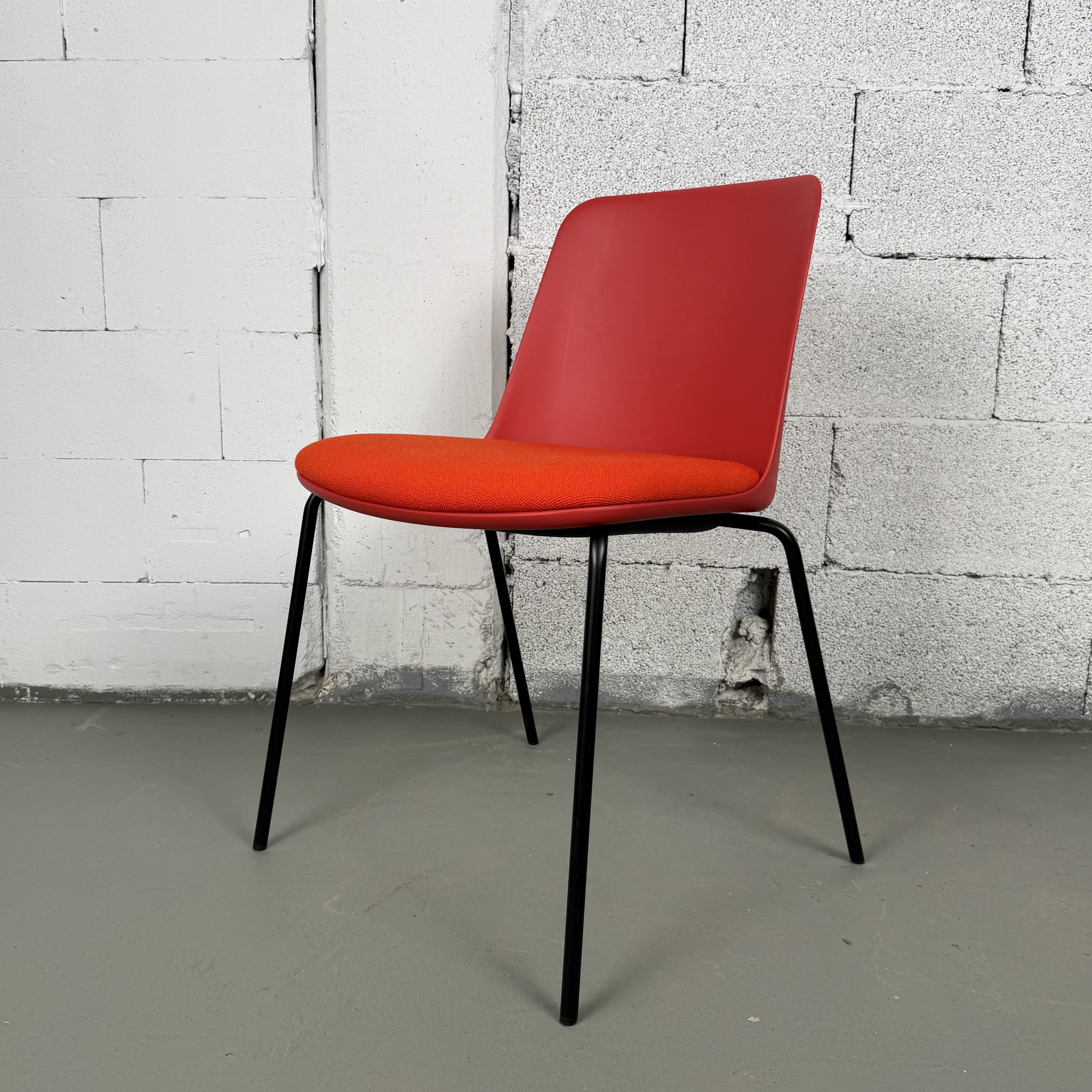 &Tradition Rely HW66 Stuhl in Rot – moderner Designstuhl