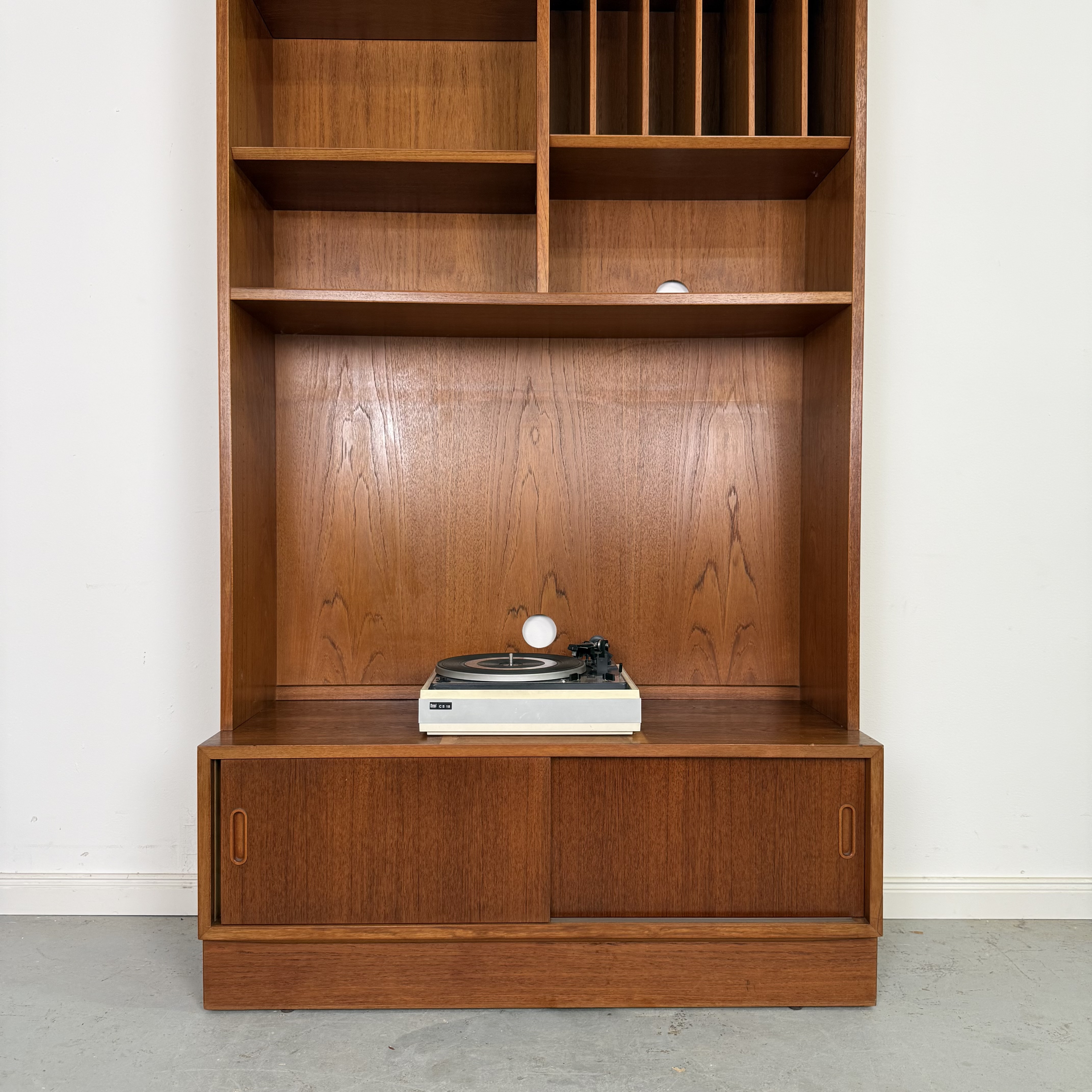 wunderschöner Teak Schallplattenschrank