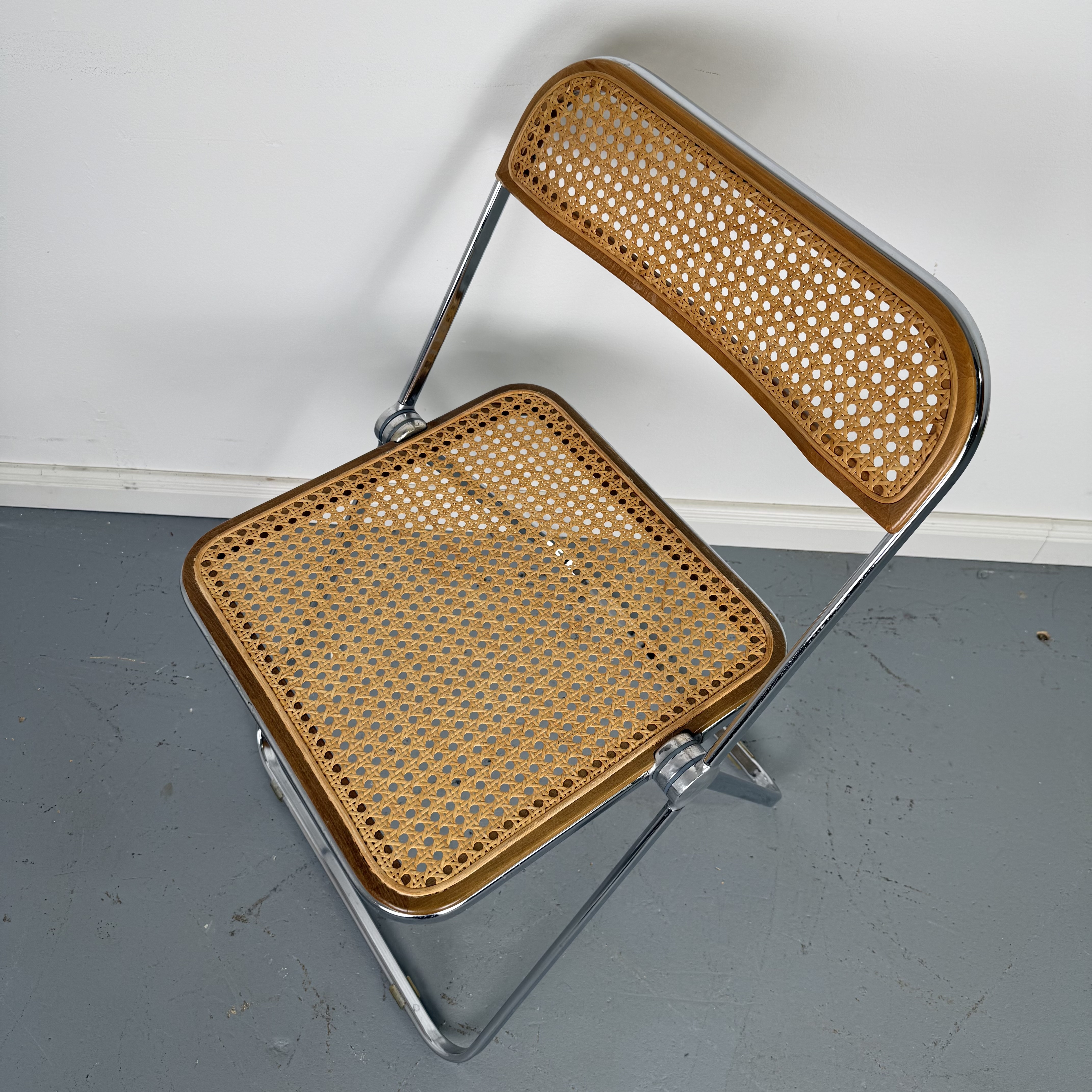 Wunderschöner Plia Cane Klappstuhl von Giancarlo Piretti Wunderschöner Plia Cane Klappstuhl von Giancarlo Piretti