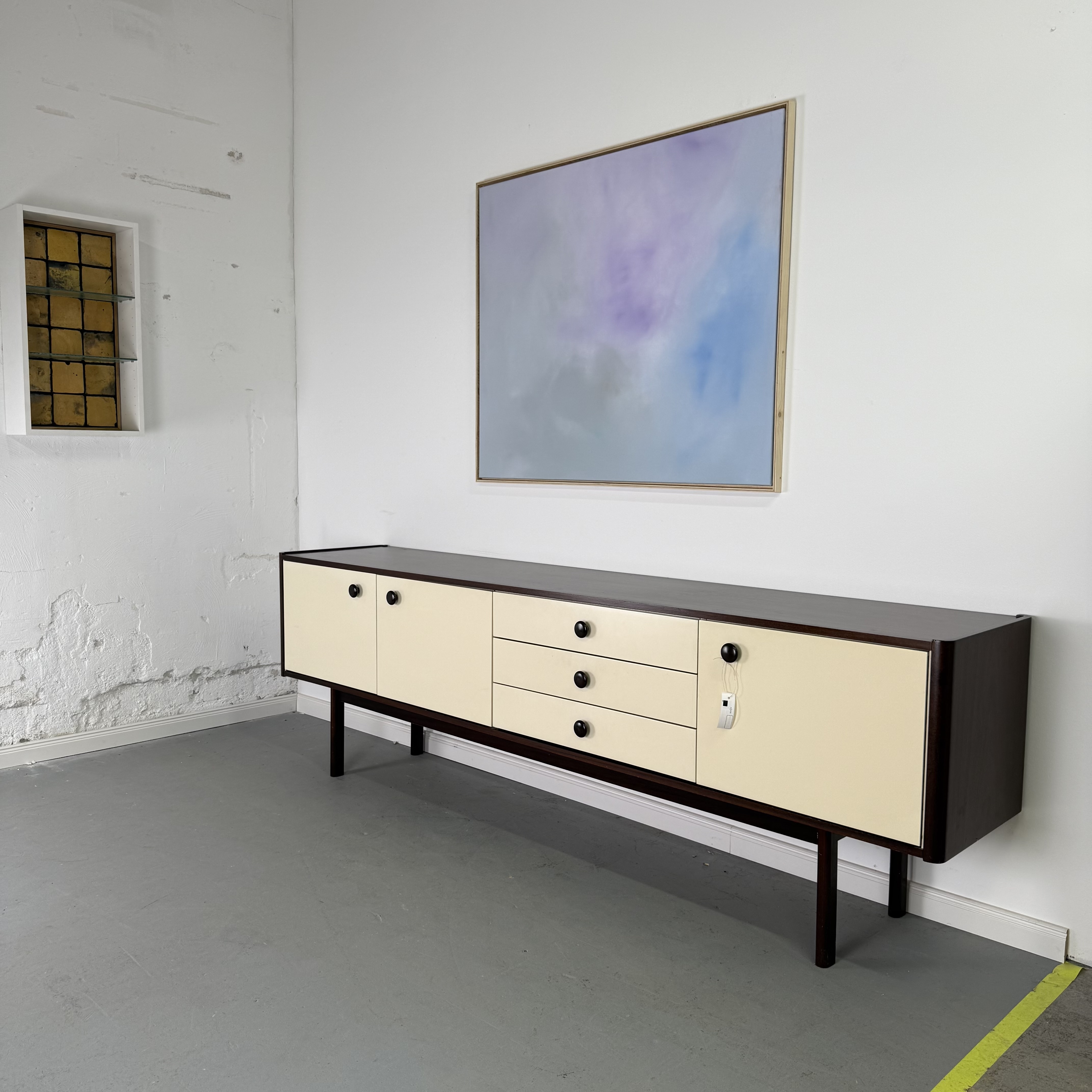 Wunderschönes Sideboard mit weißer Front im Mid-Century Stil