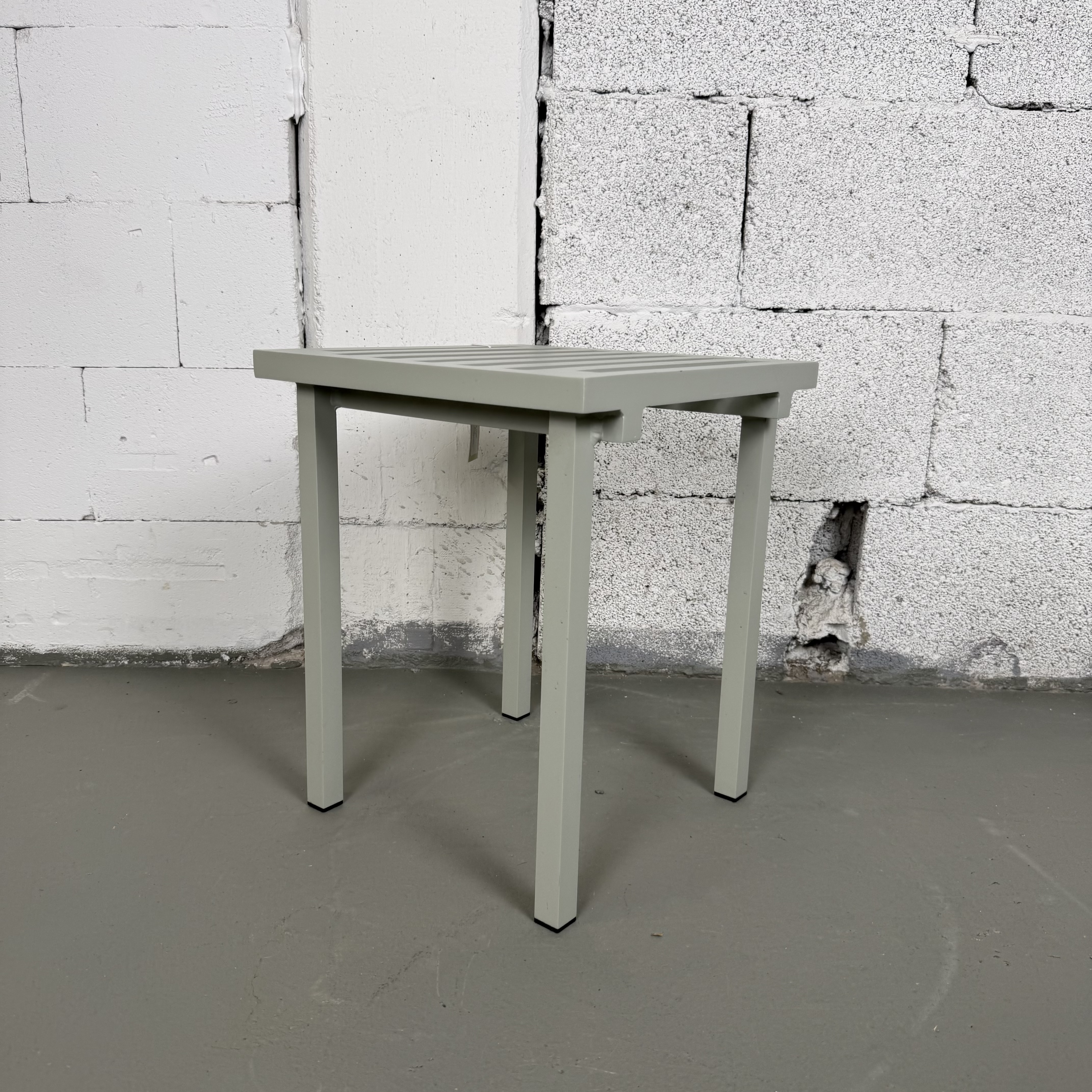 Nine 19 Outdoor Hocker