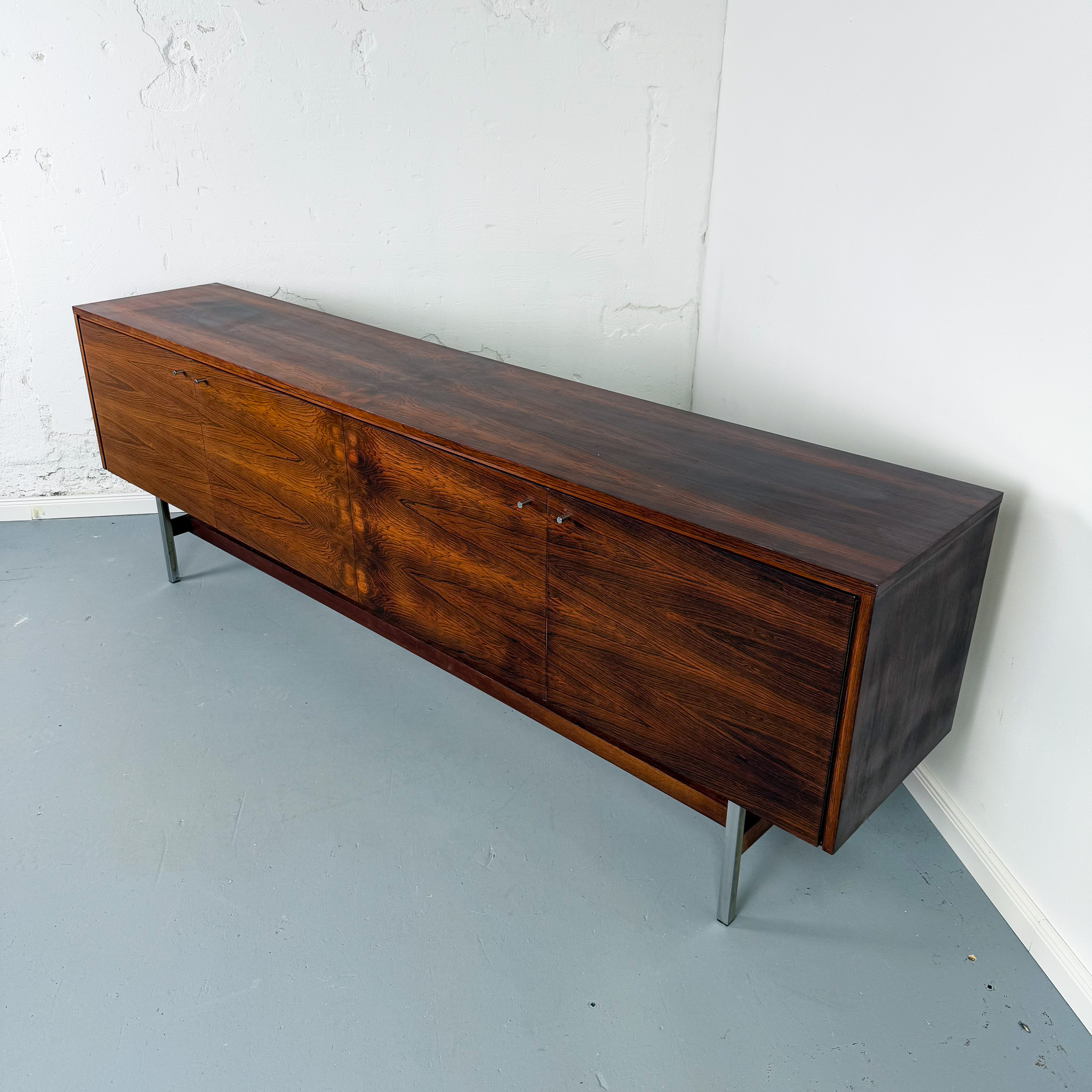 Hochwertiges Rosenholz Sideboard aus den 60er Jahren