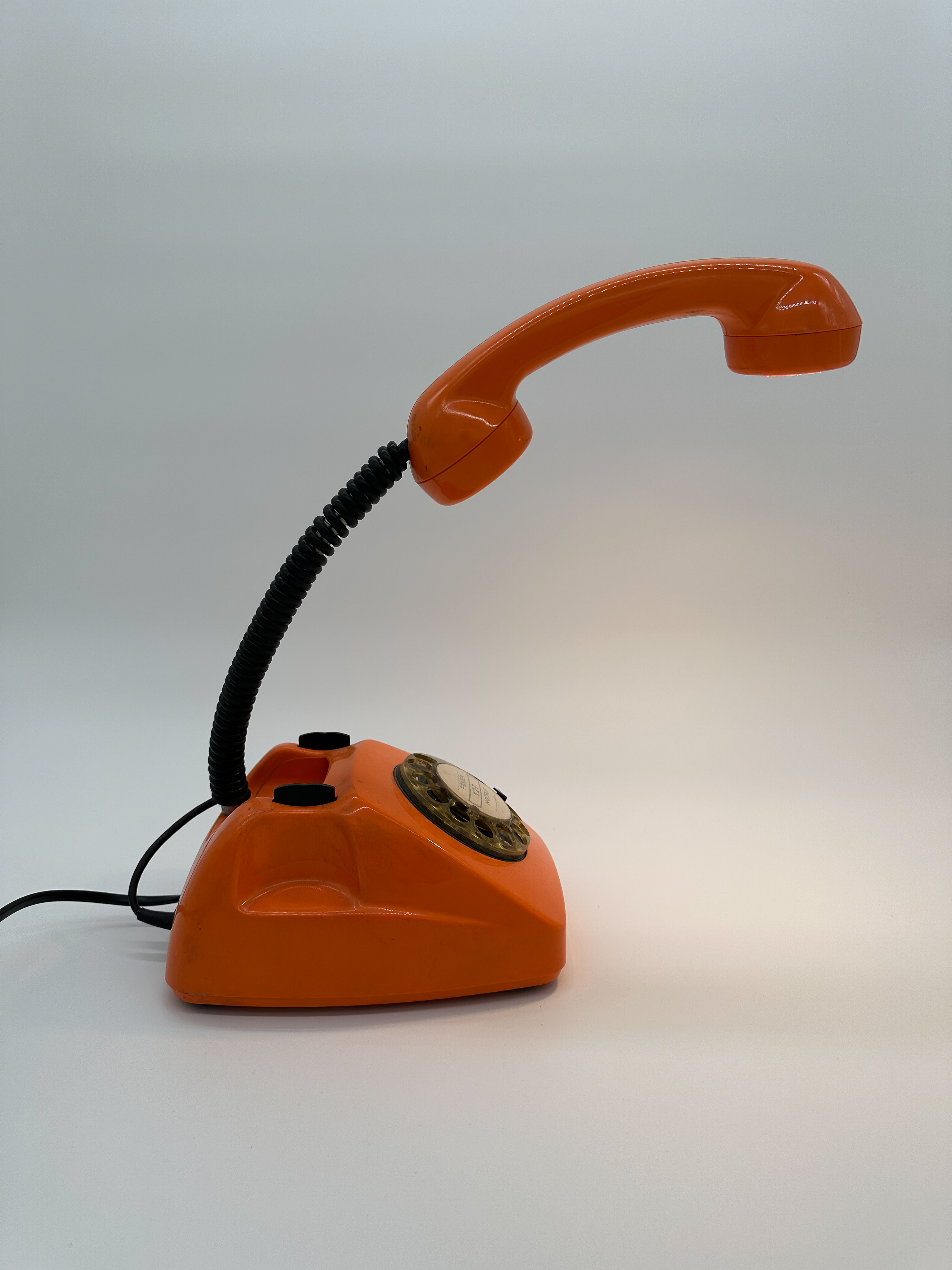 Orangene Vintage Telefonlampe