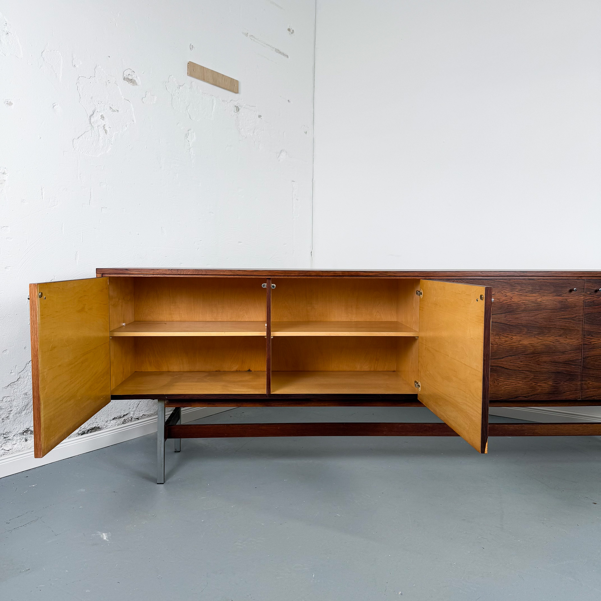 Hochwertiges Rosenholz Sideboard aus den 60er Jahren