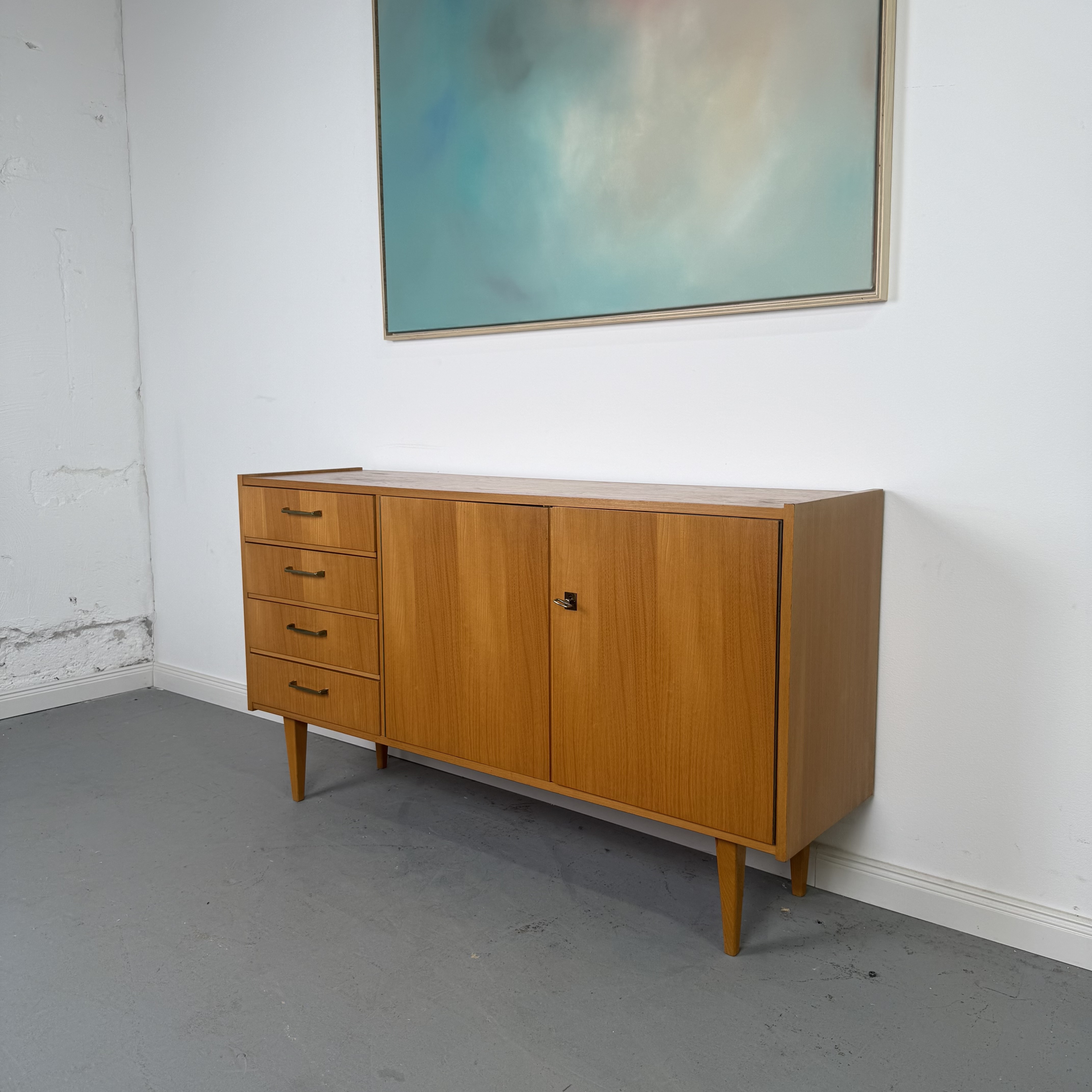 kompaktes 60er Jahre Sideboard kompaktes 60er Jahre Sideboard