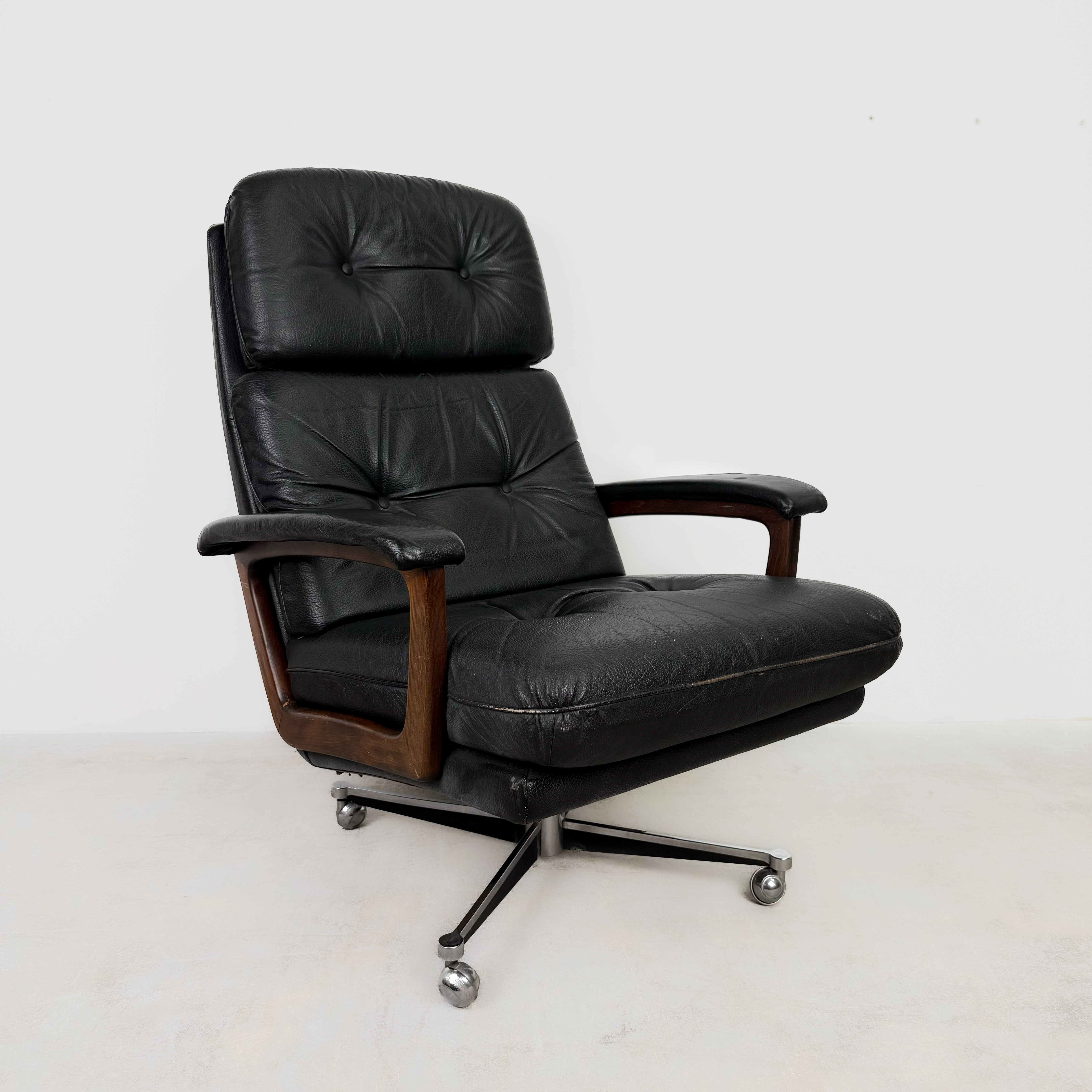 Lübke Lounge Chair mit Ottomane aus schwarzem Leder, 1960er