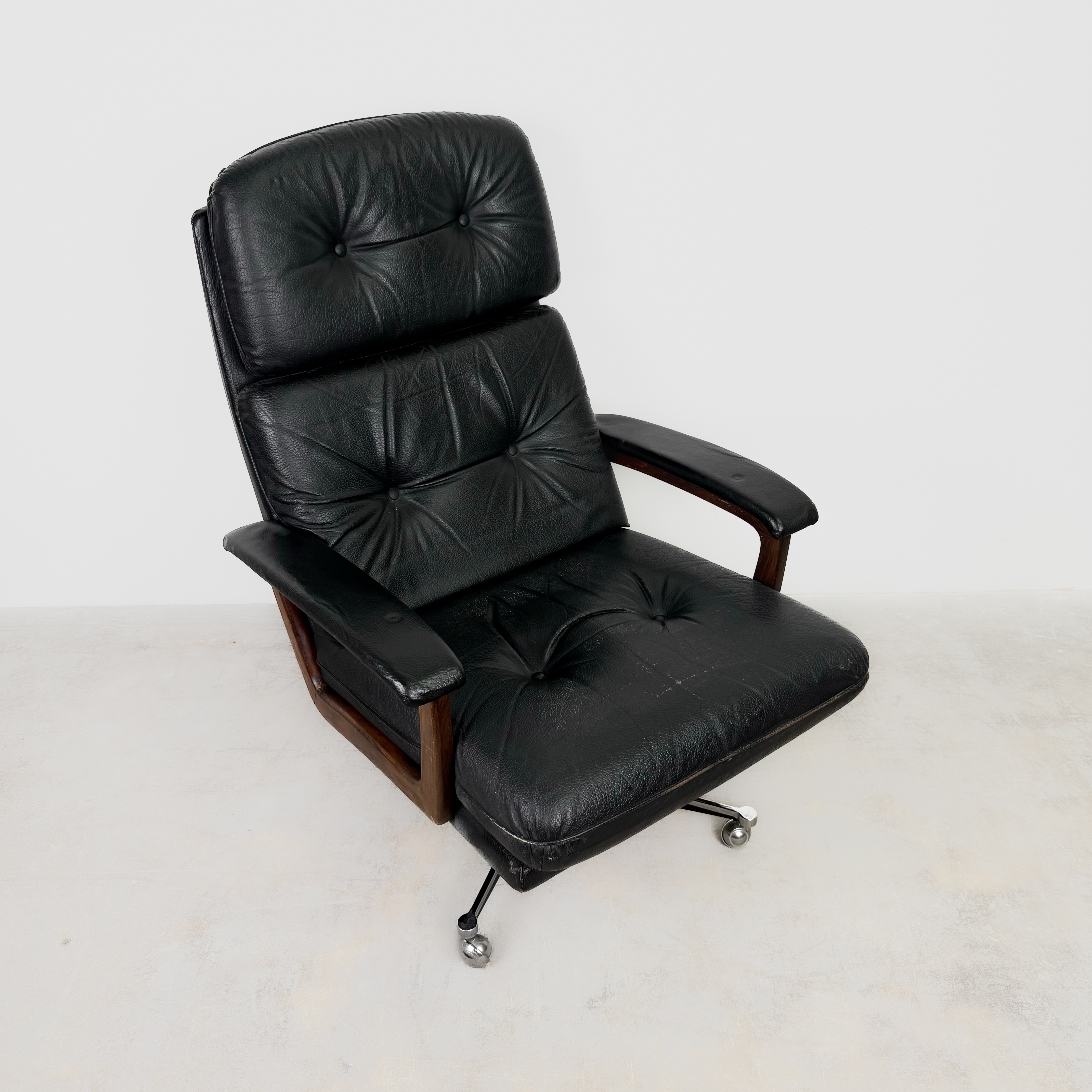 Lübke Lounge Chair mit Ottomane aus schwarzem Leder, 1960er