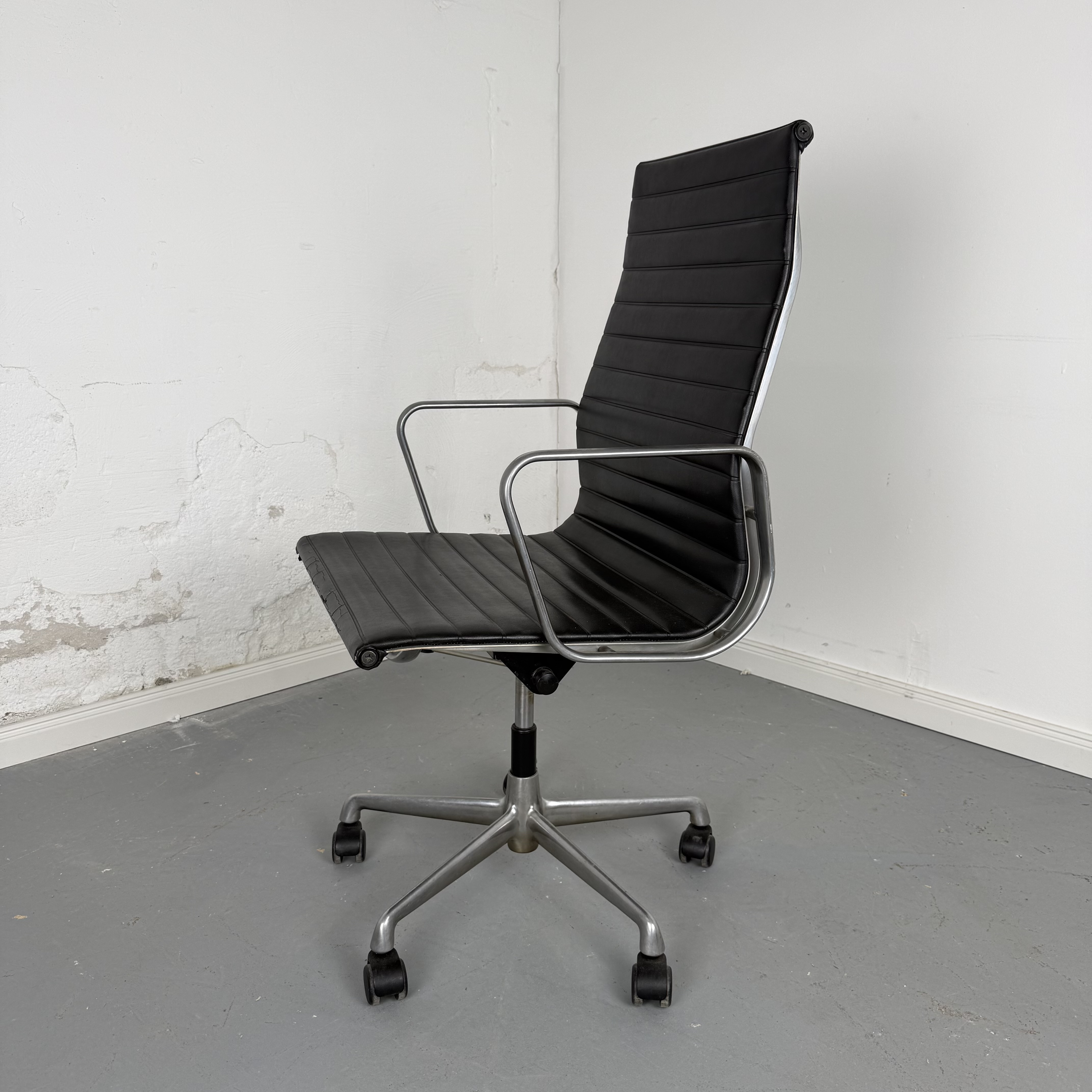 Aluminium Chair EA 119 von Charles & Ray Eames für Herman Miller