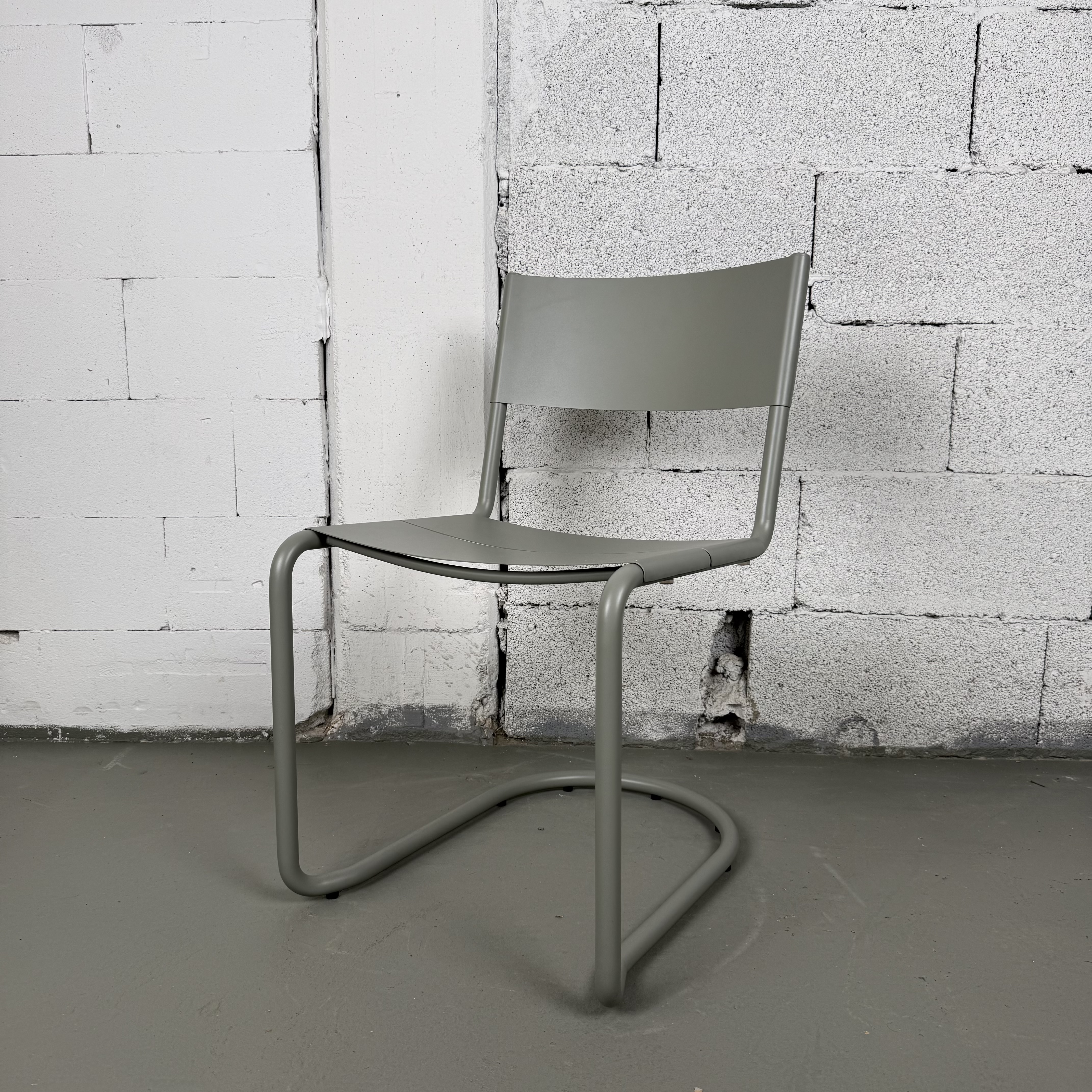 Nine Stuhl Sine in Grau