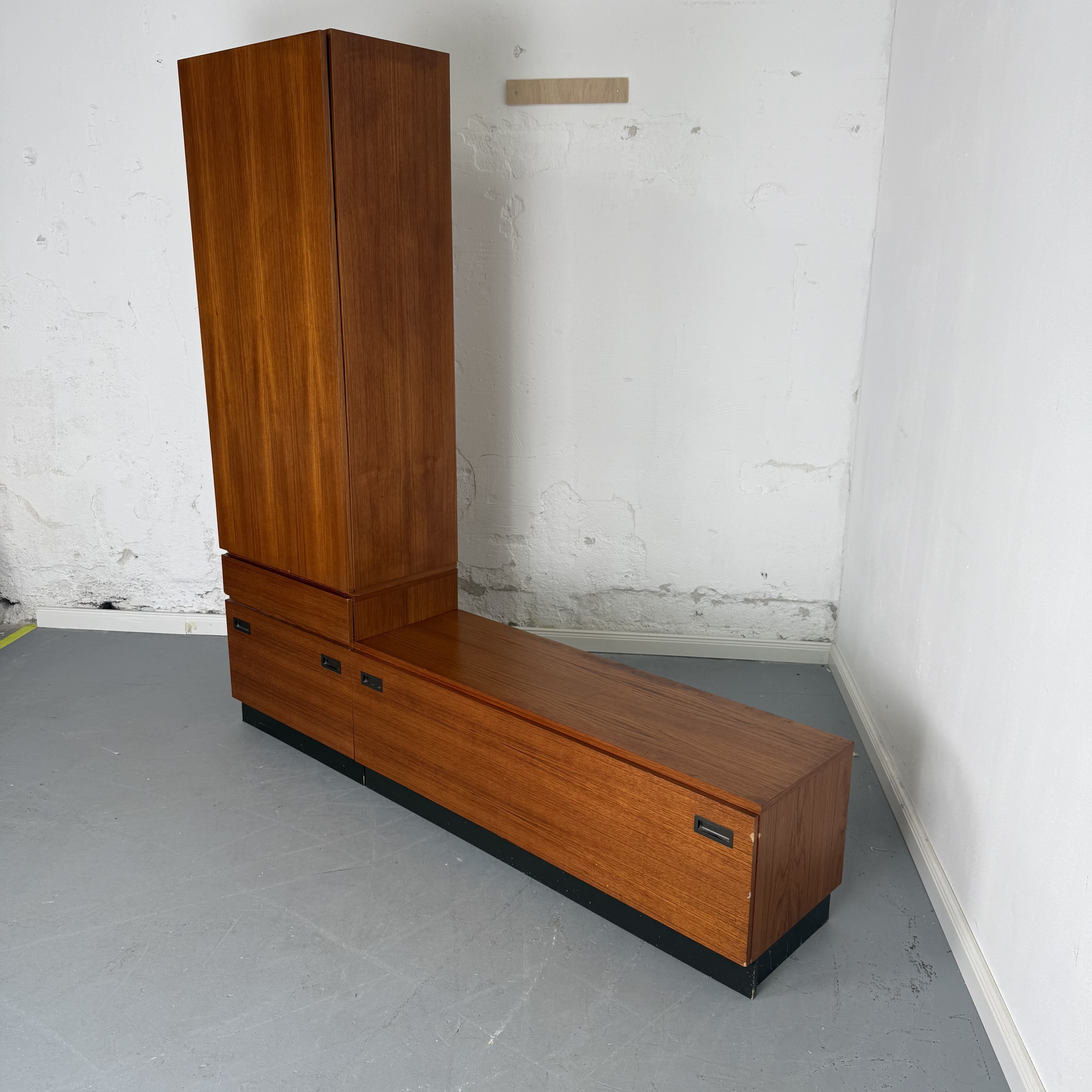 Garderobenset aus Teak – stilvoll & funktional Garderobenset aus Teak – stilvoll & funktional